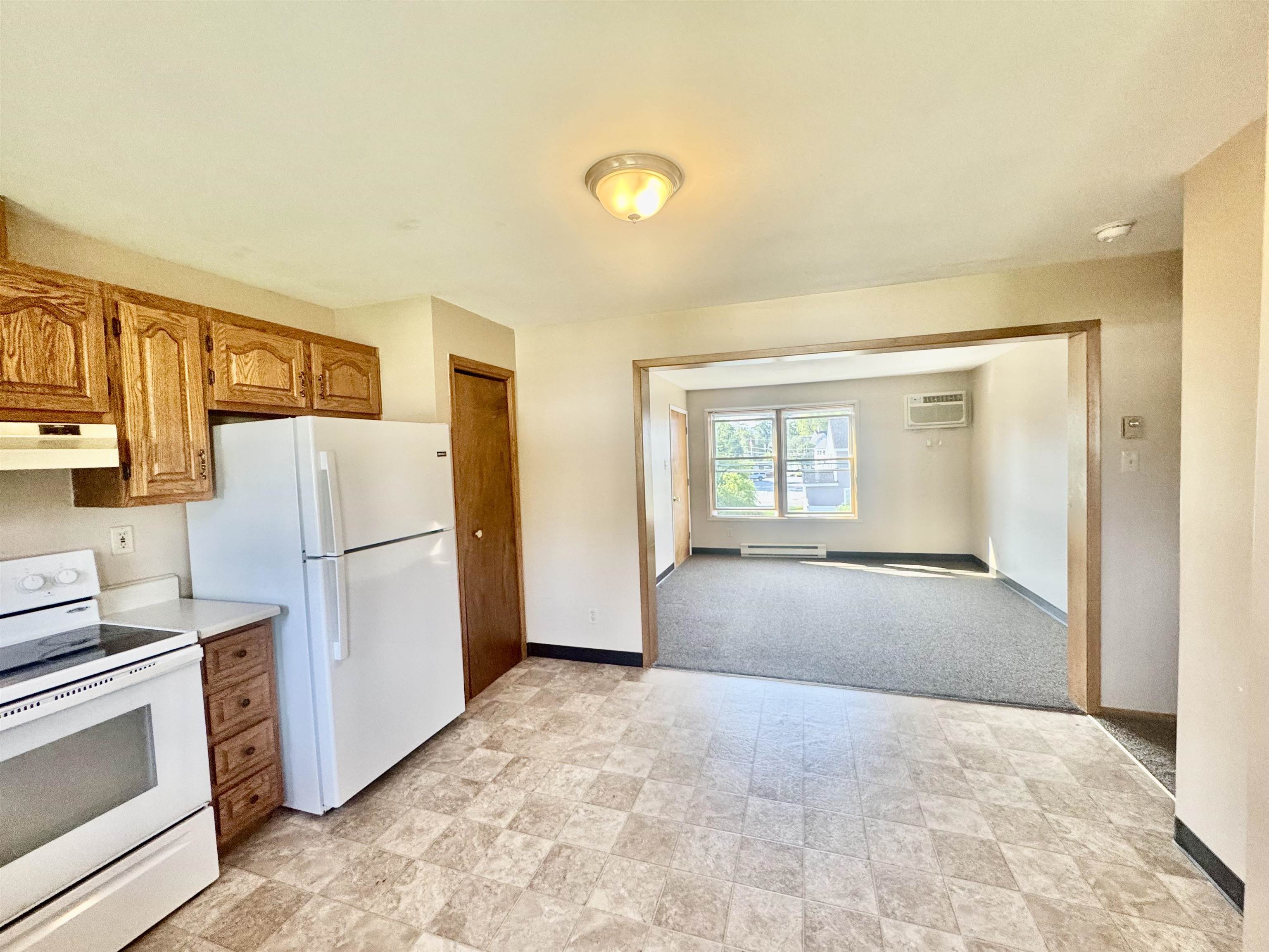 31 Central St, Hillsborough, NH 03244