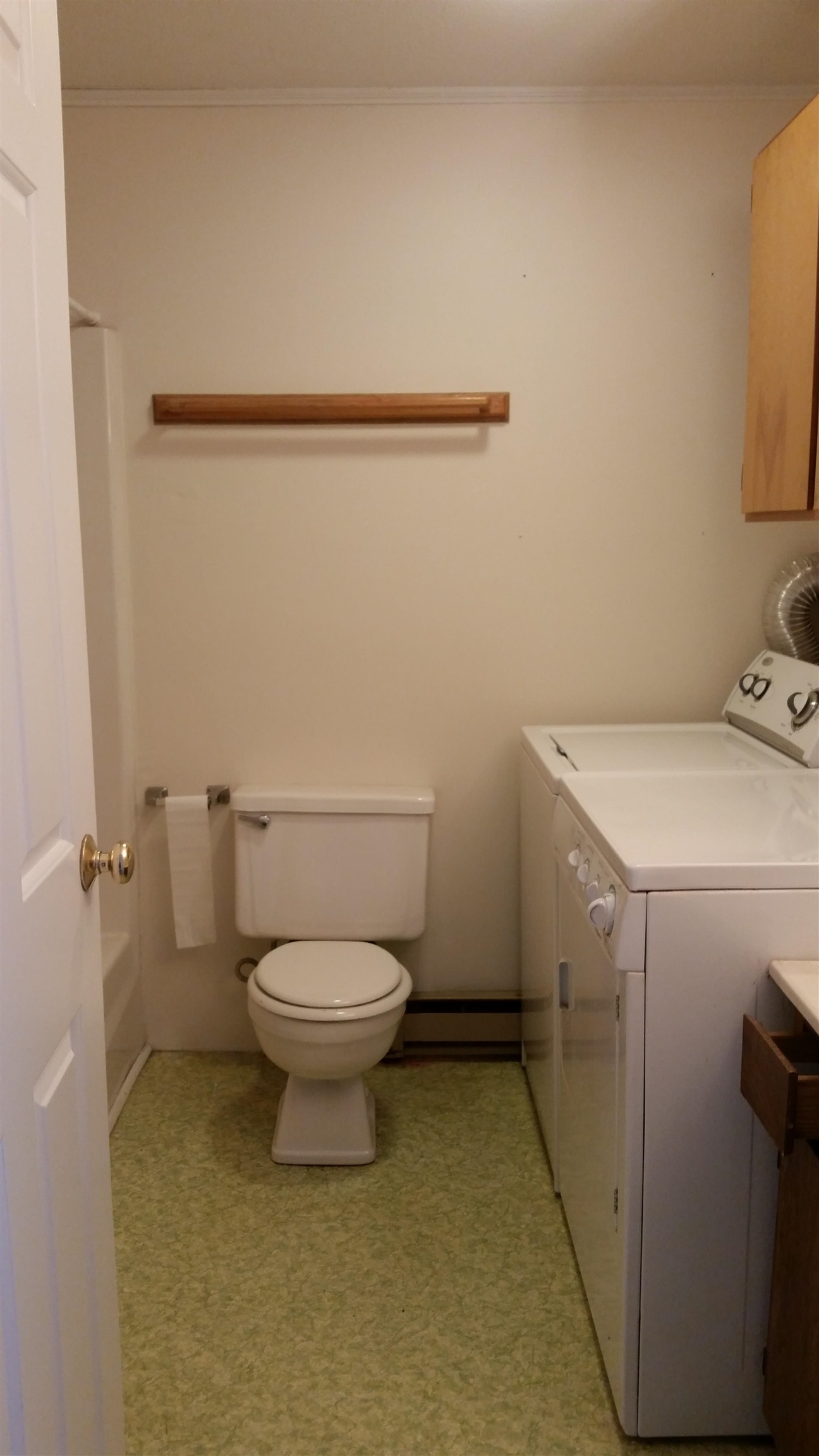 full bath with laundry 24284090