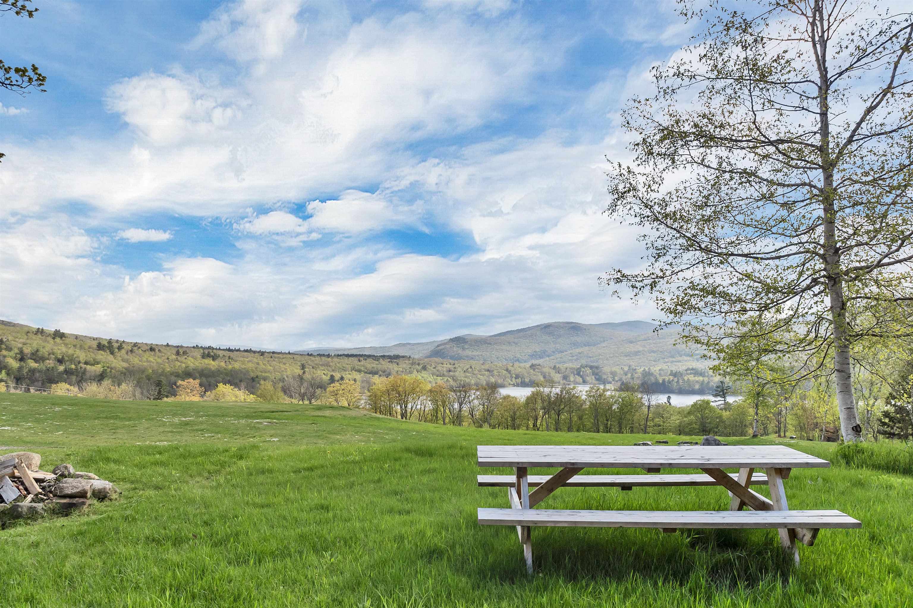 768 Doetown Rd, Rumney, NH 03266