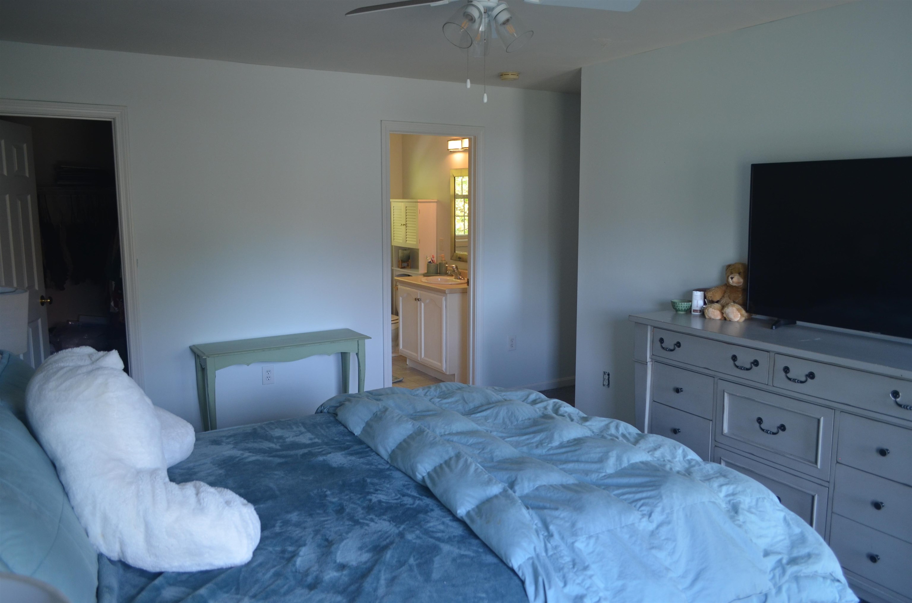 57 Patch Hill Ln, Milford, NH 03055