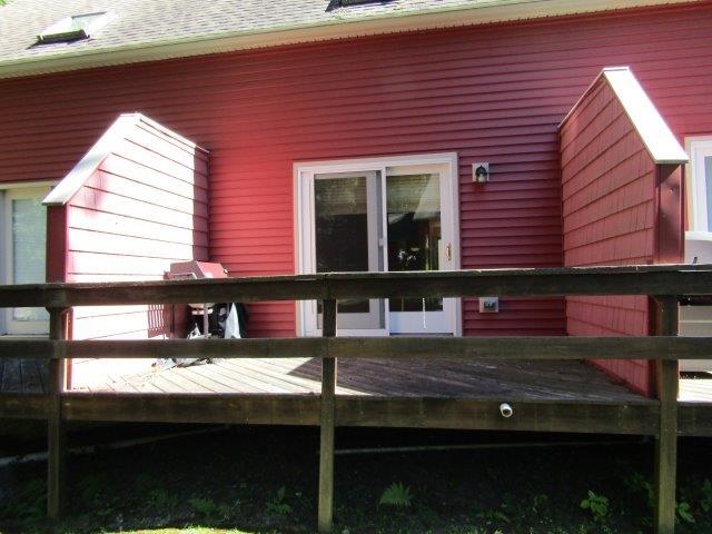 14 Balmoral Dr, Stratham, NH 03885