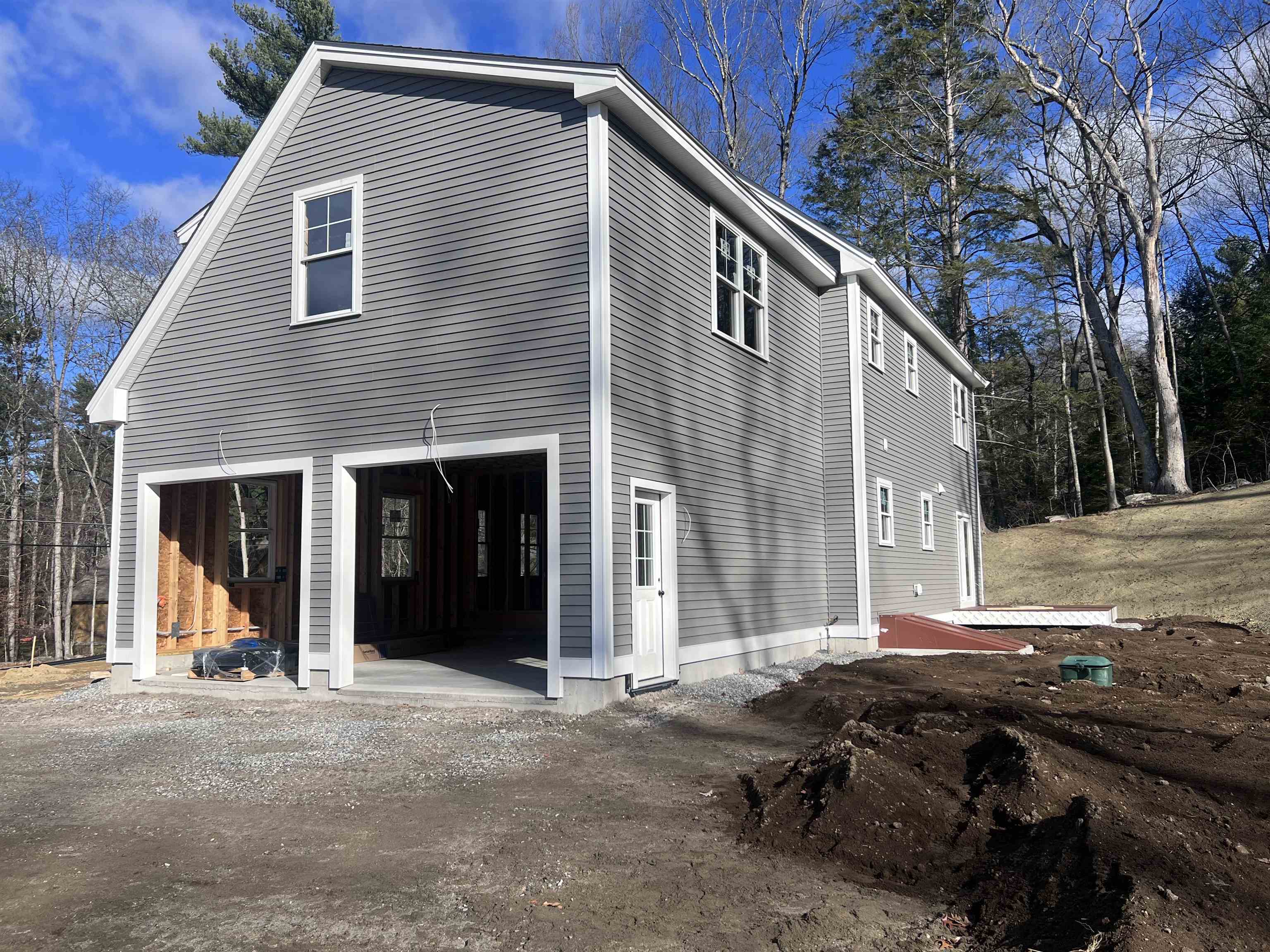 105 Seaverns Bridge Rd, Merrimack, NH 03054