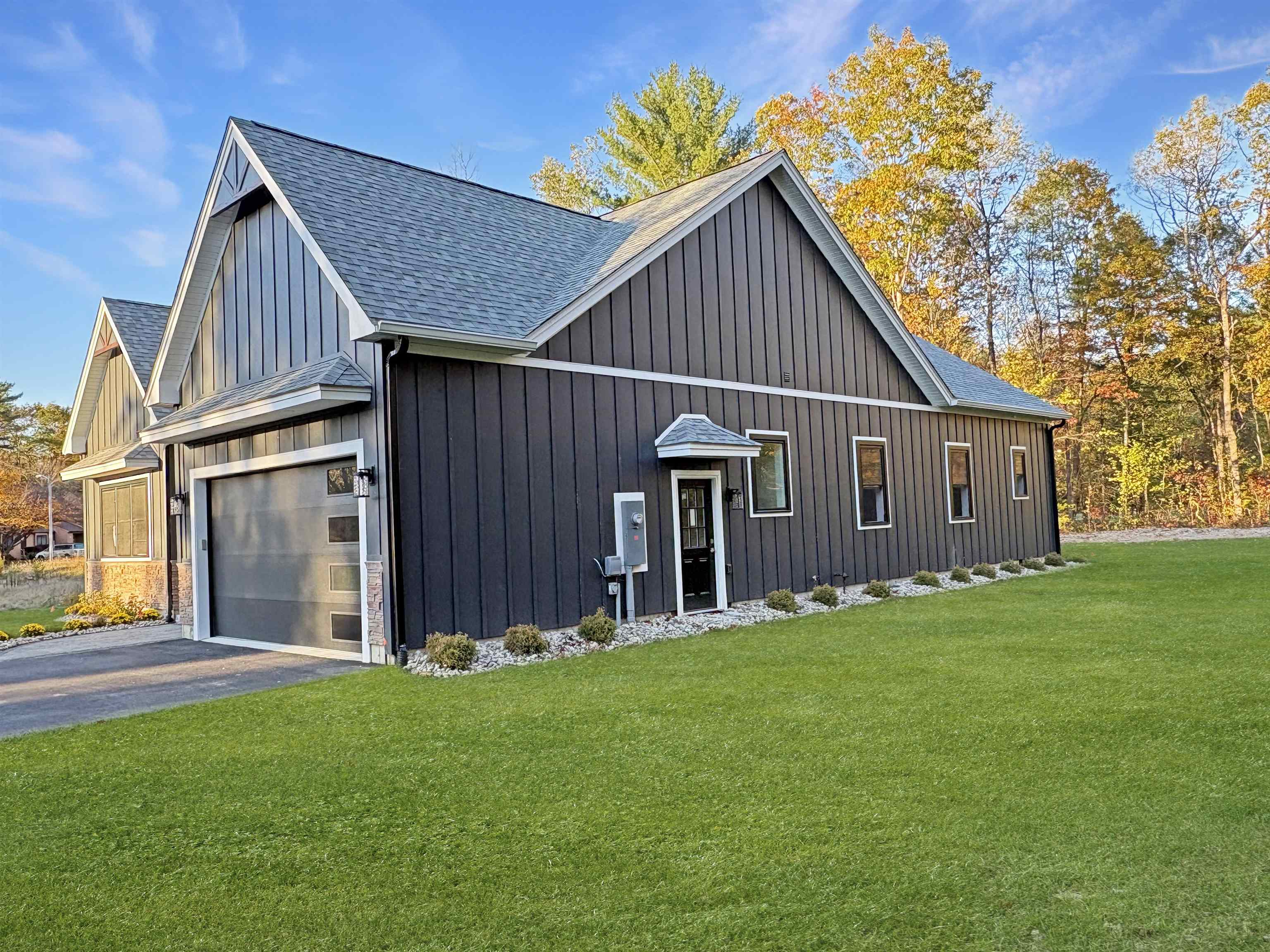 64 Fairway Dr, Ashland, NH 03217