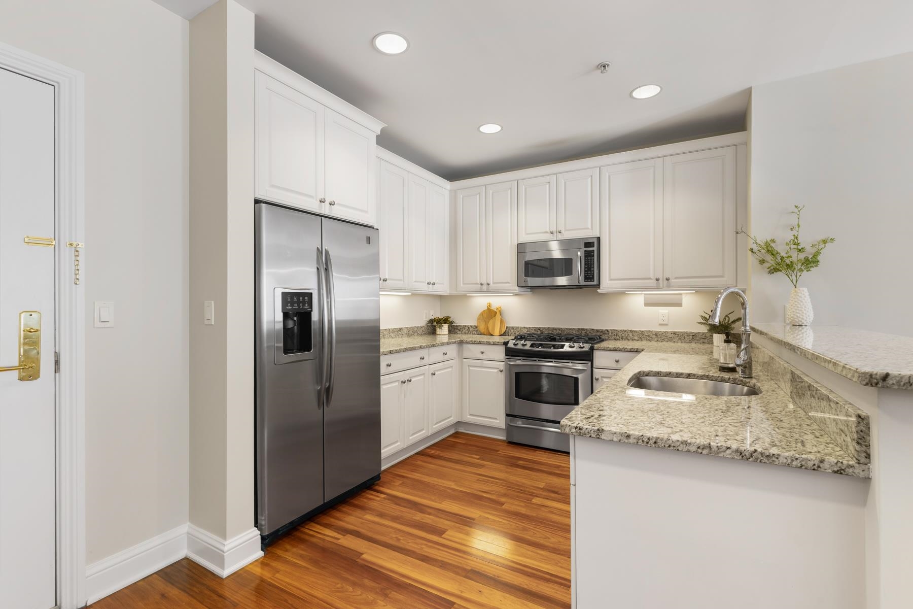 77 Hanover St, Portsmouth, NH 03801