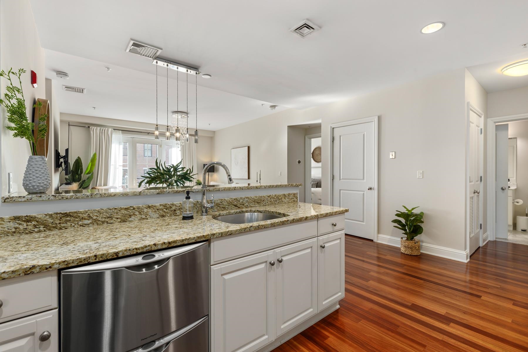 77 Hanover St, Portsmouth, NH 03801