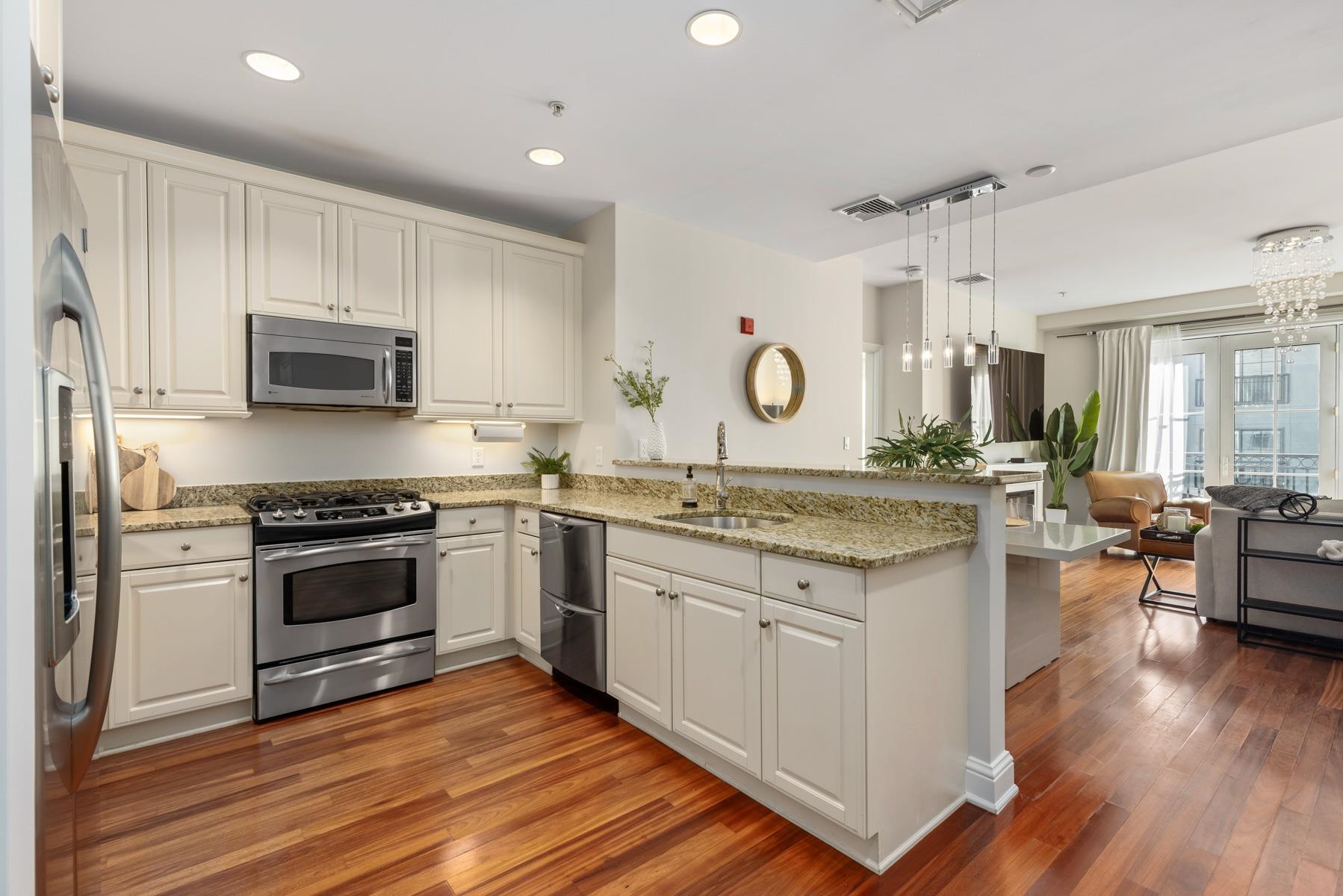 77 Hanover St, Portsmouth, NH 03801