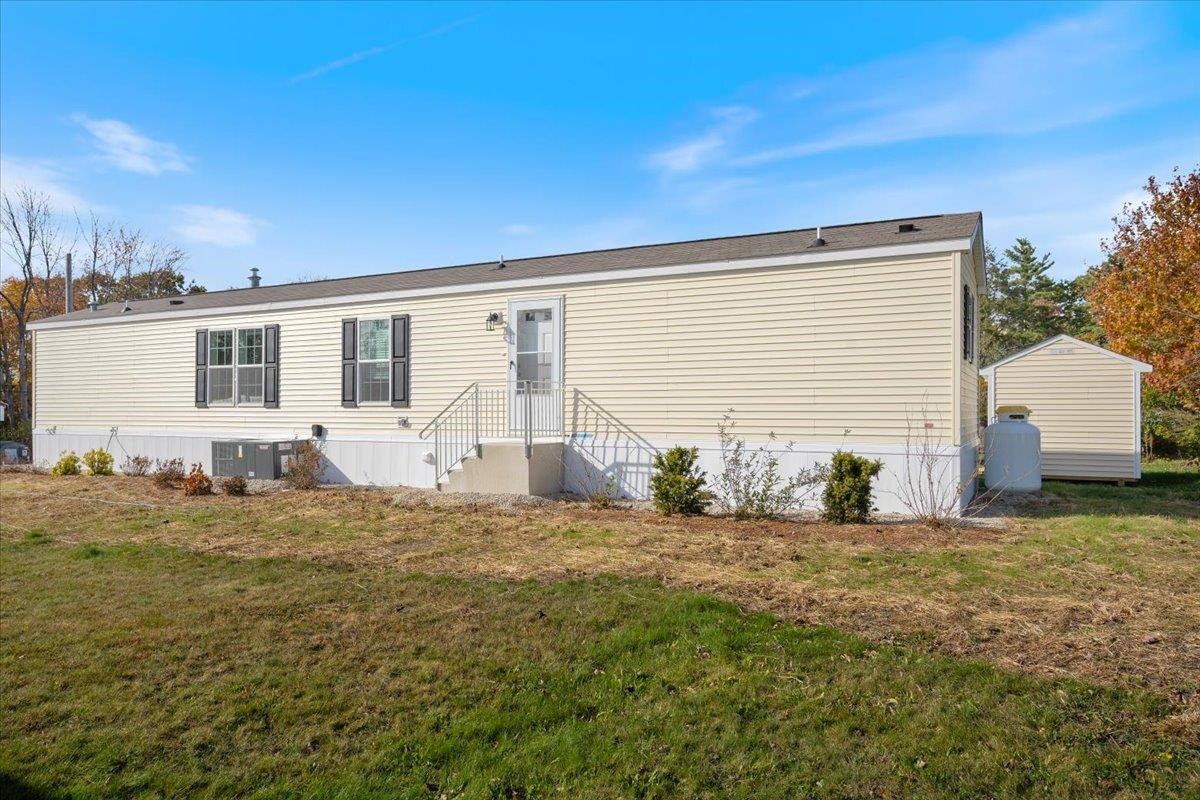 843 High St, Candia, NH 03034