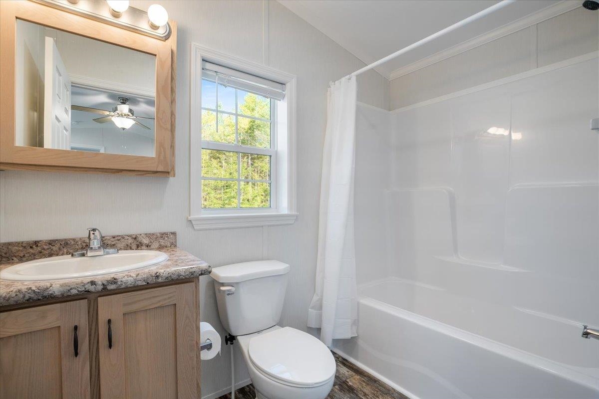 843 High St, Candia, NH 03034