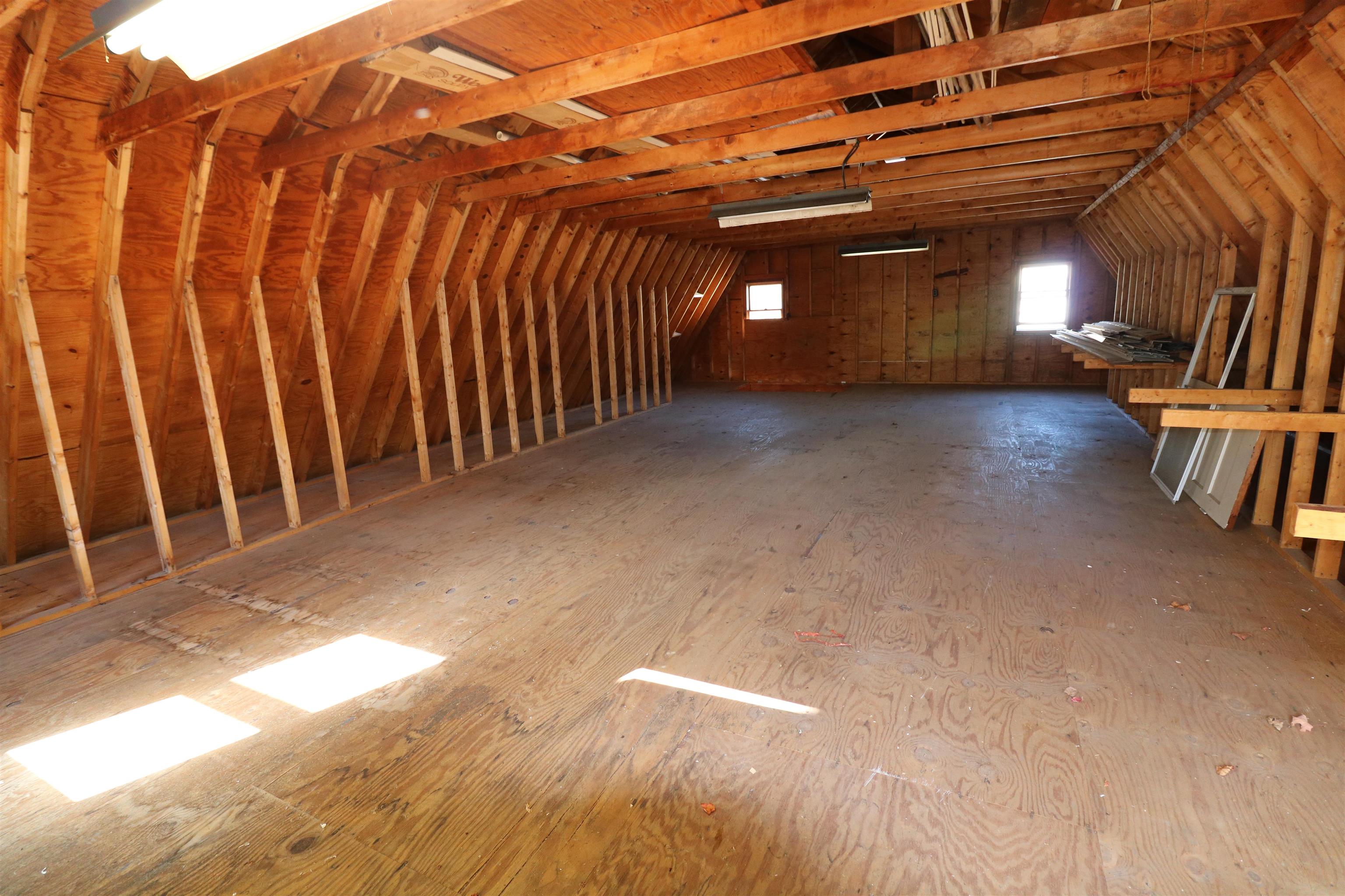 8 Cross St, Jaffrey, NH 03452