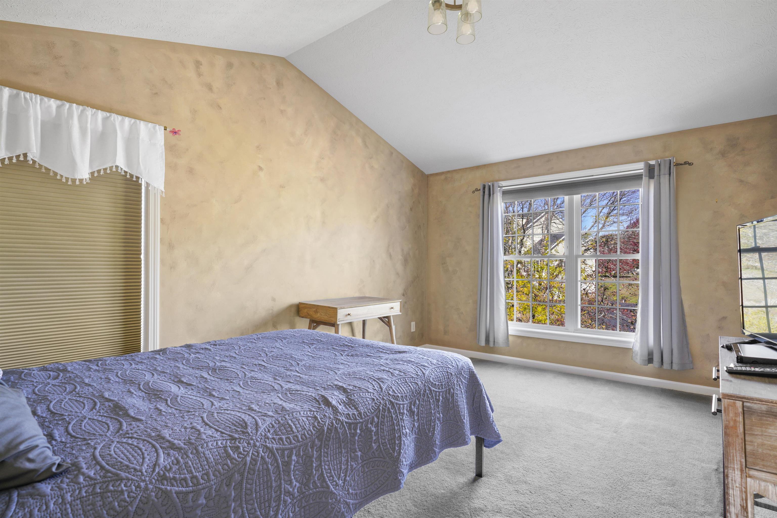 16 Summit Rd, Bedford, NH 03110