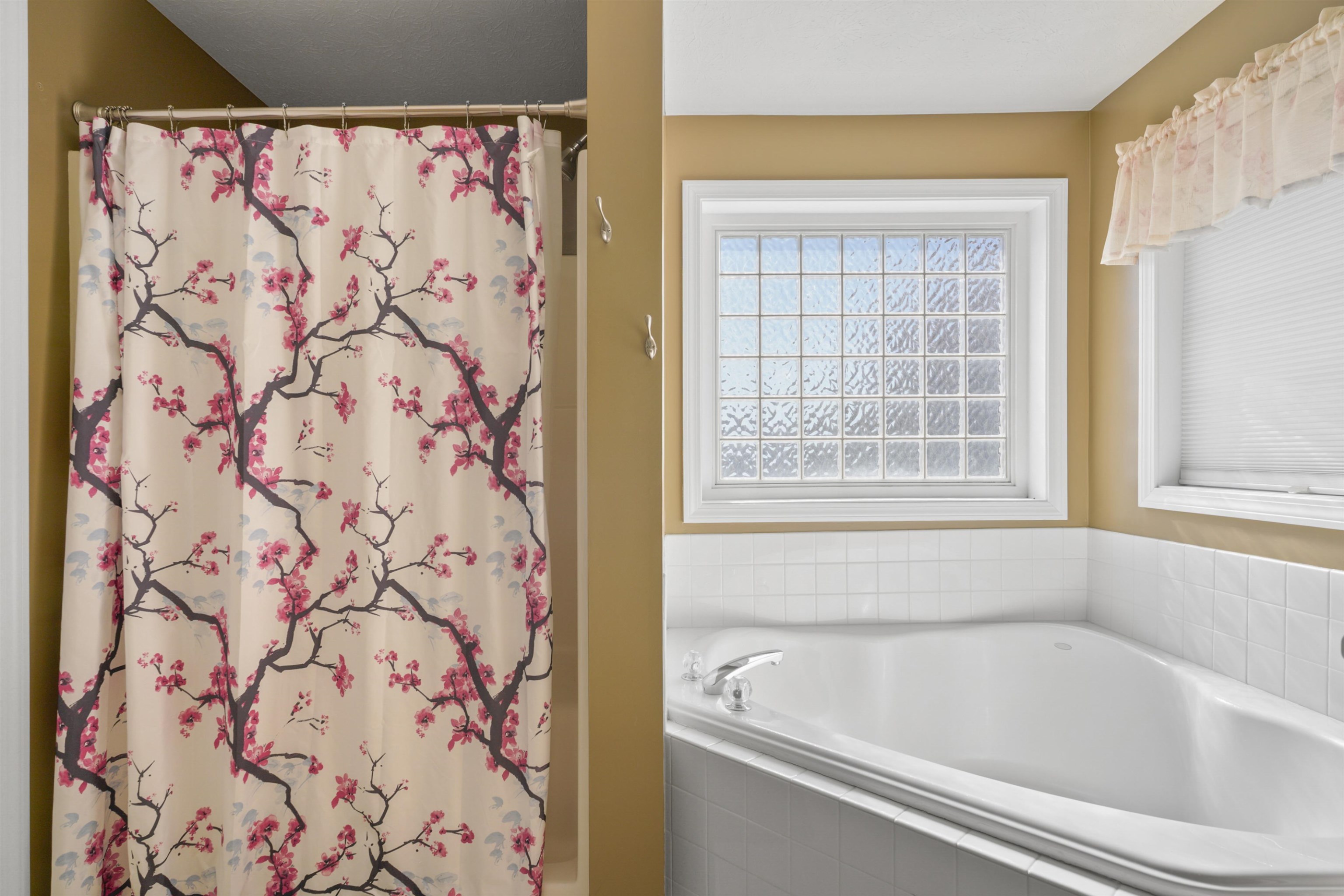 16 Summit Rd, Bedford, NH 03110