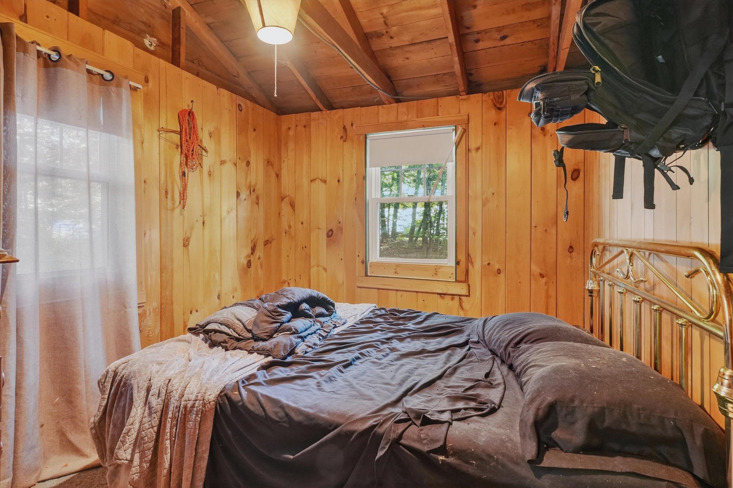 16 Sherwood Forest Dr, Canterbury, NH 03224