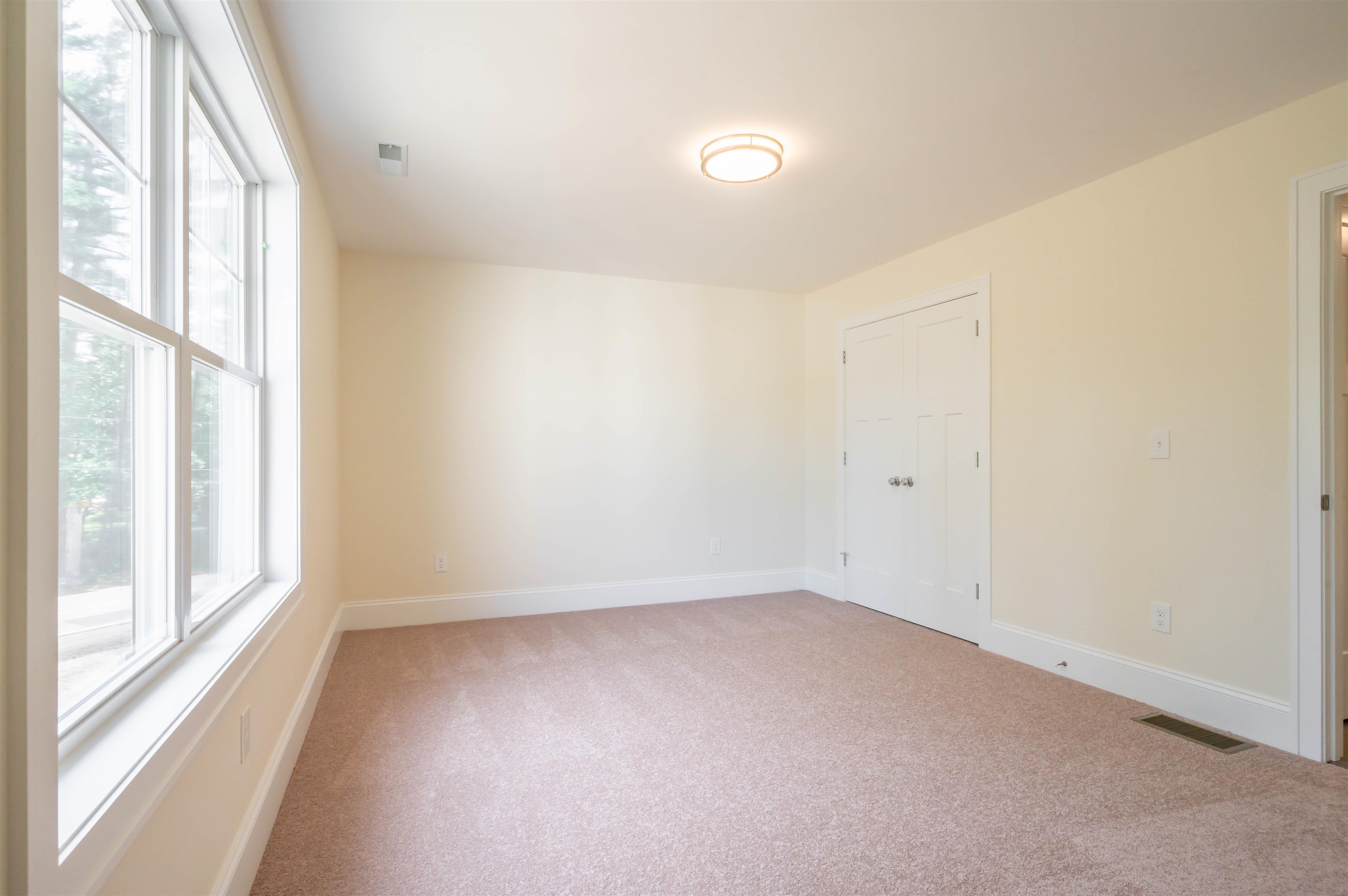 79 Wilderness Dr, Nashua, NH 03062