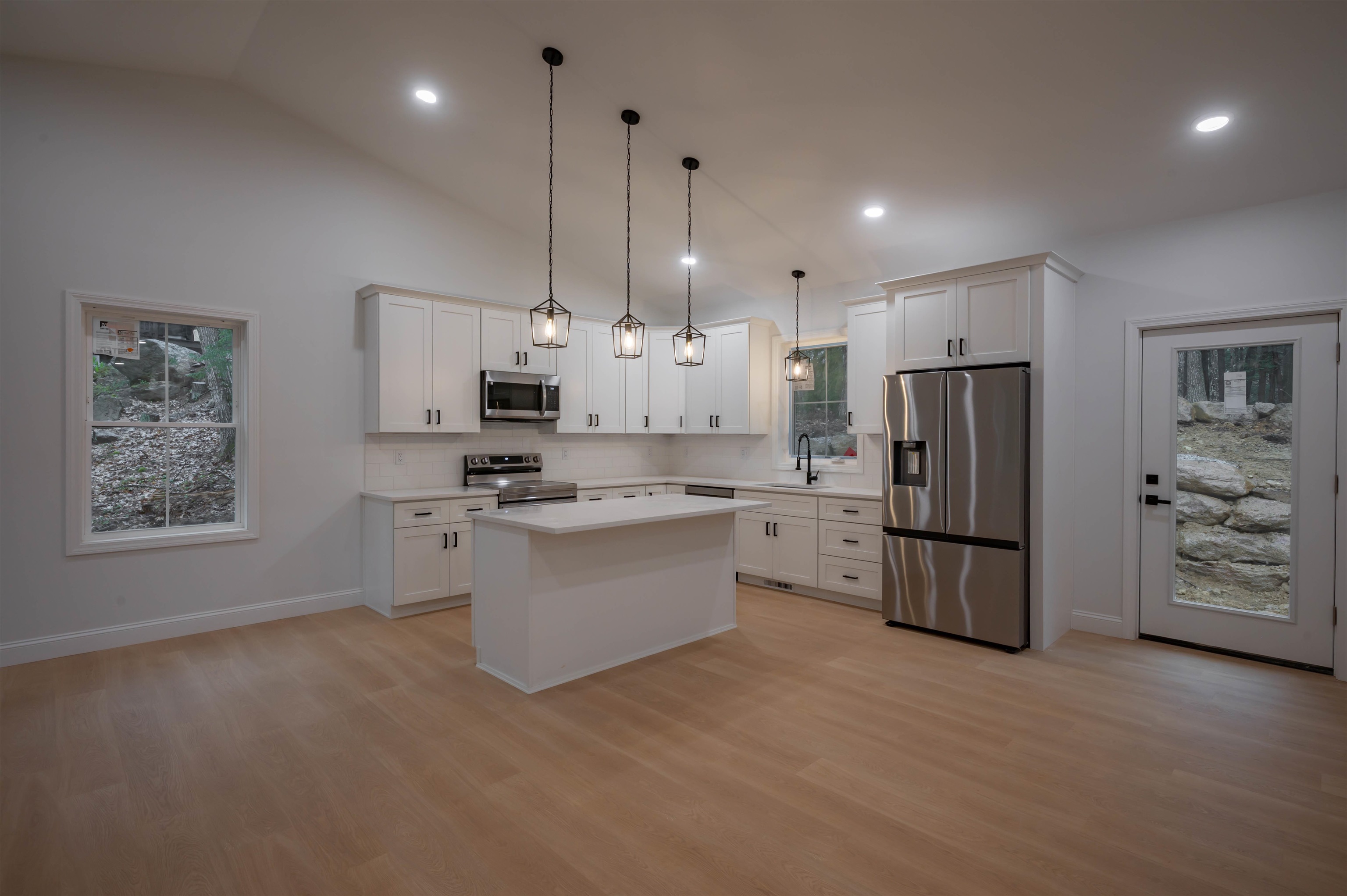 22 Pinepark Dr, Barnstead, NH 03218