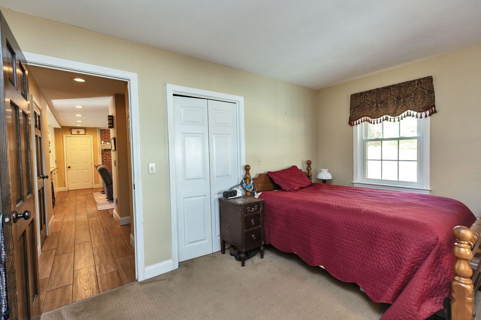 13 Johns Dr, Hooksett, NH 03106