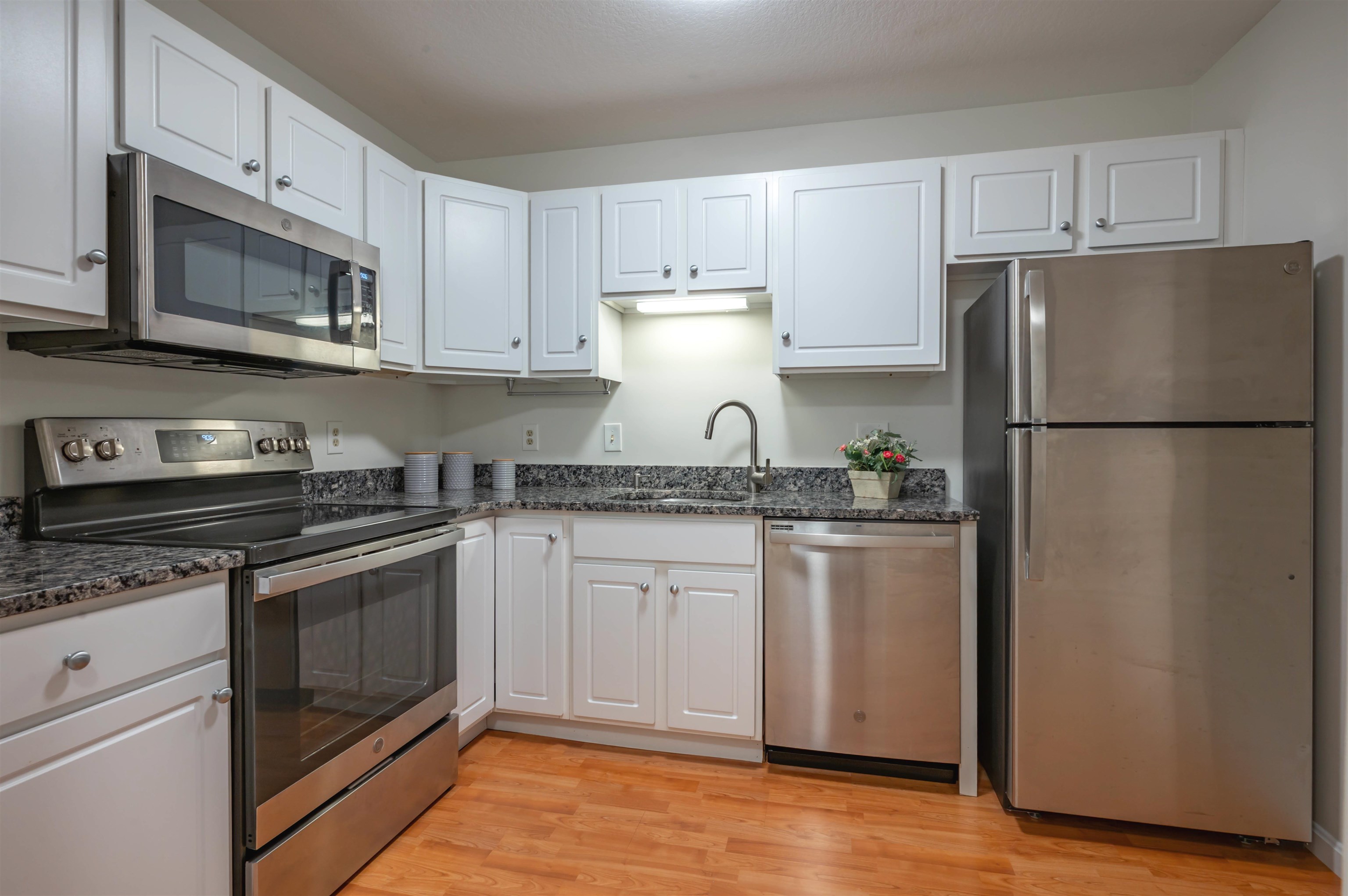 15 Lovell St, Nashua, NH 03060