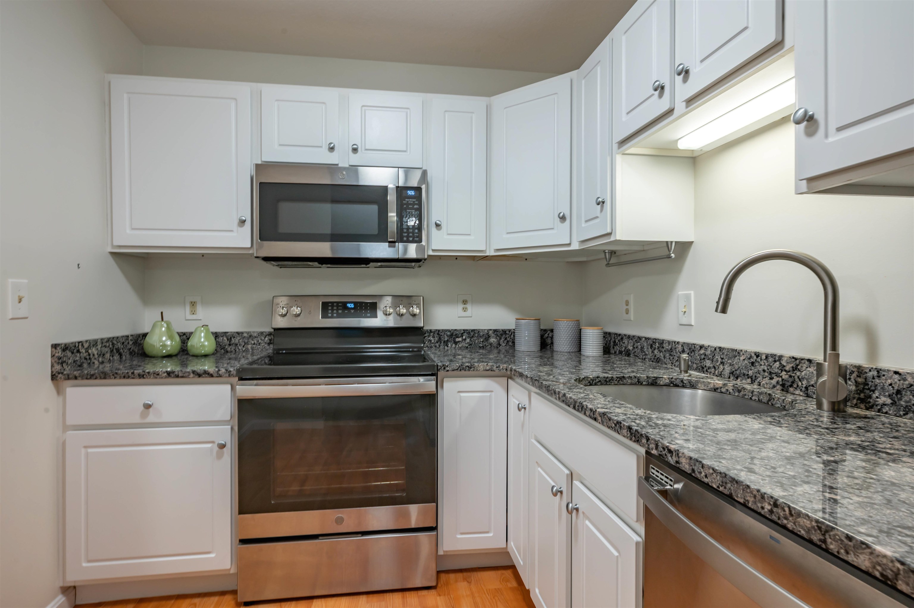 15 Lovell St, Nashua, NH 03060