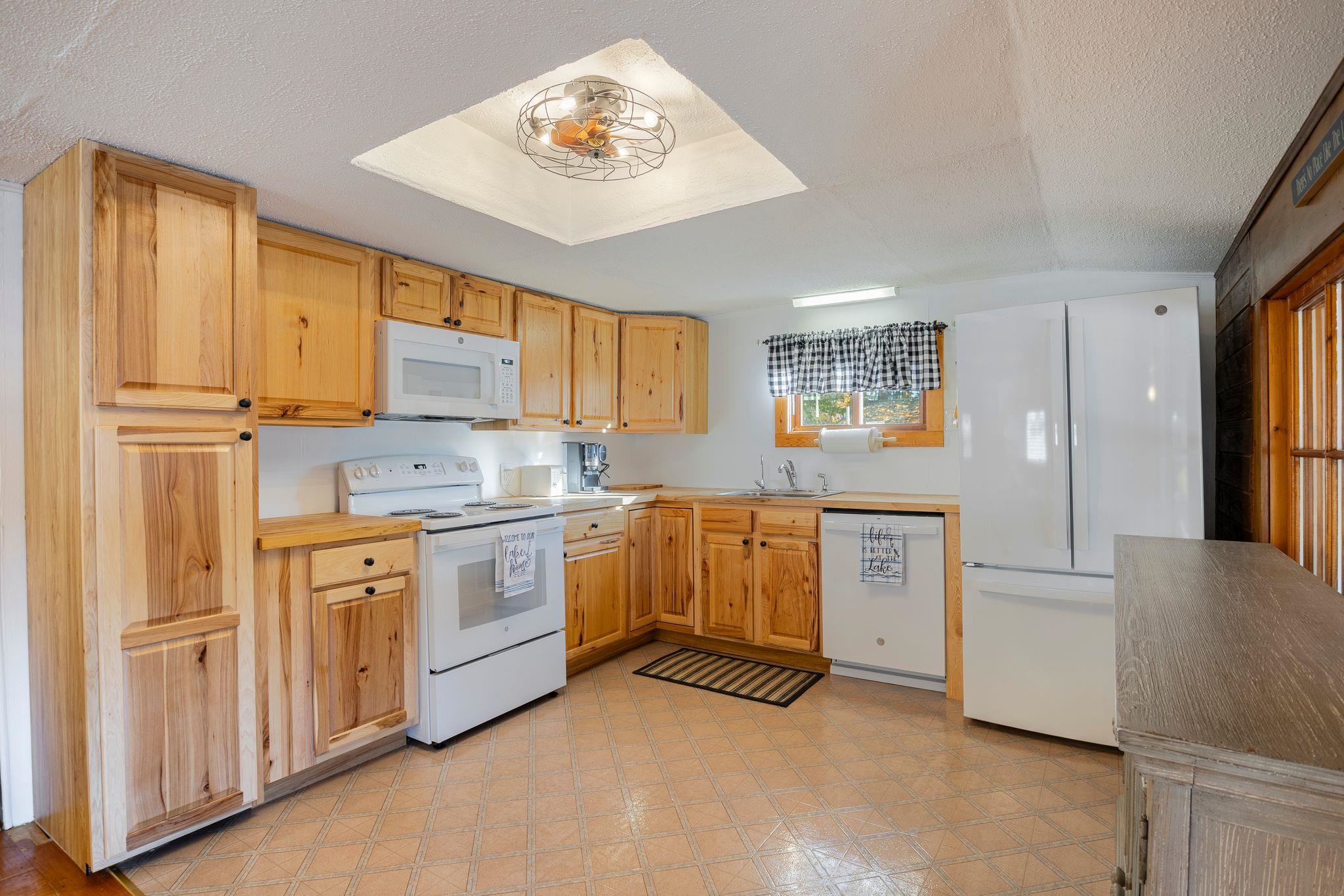 93 Daniels Rd, Weare, NH 03281