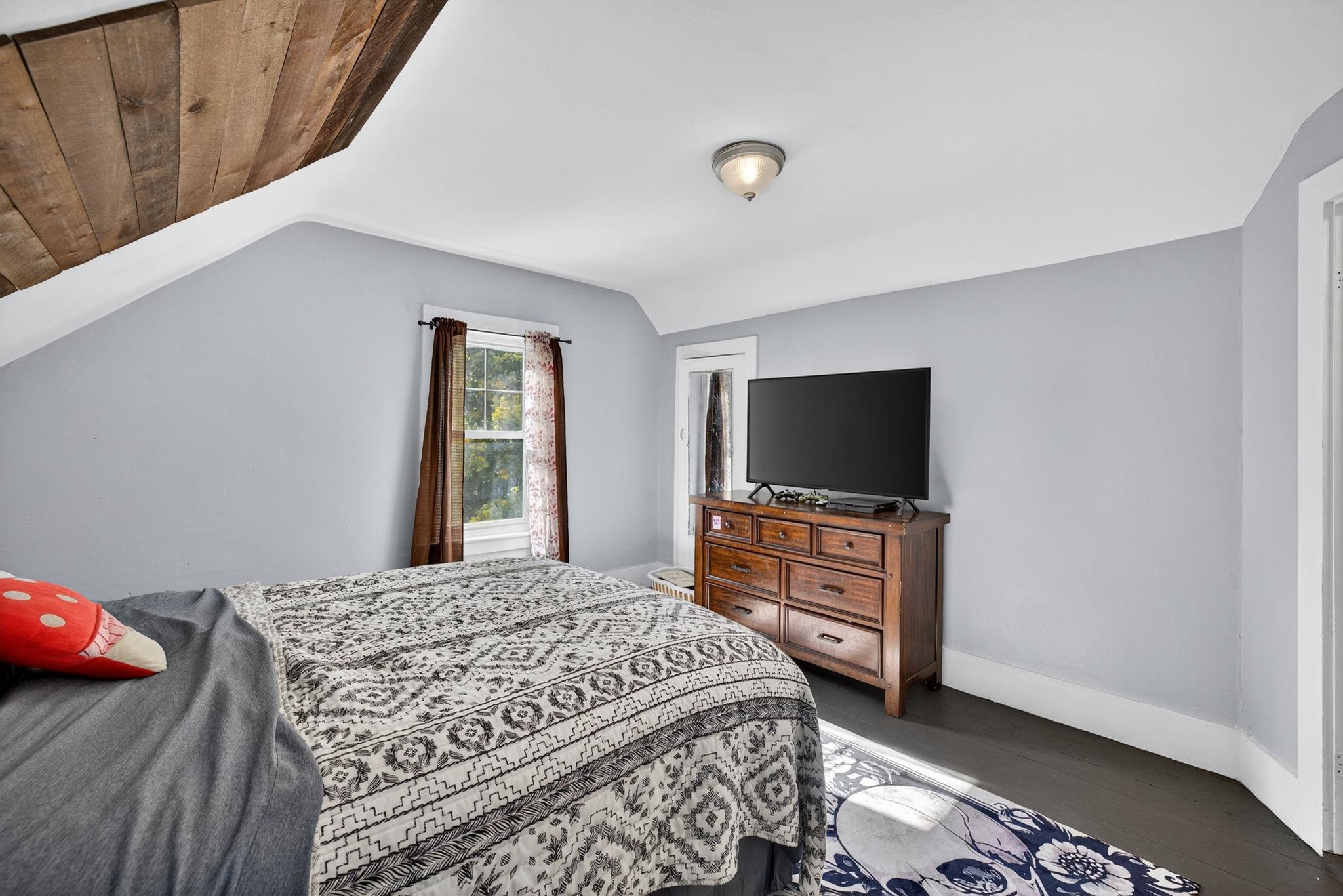 42 Trotting Park Rd, Farmington, NH 03835