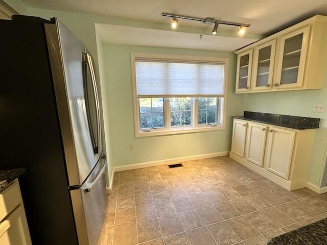 18 Colonial Sq, Peterborough, NH 03458