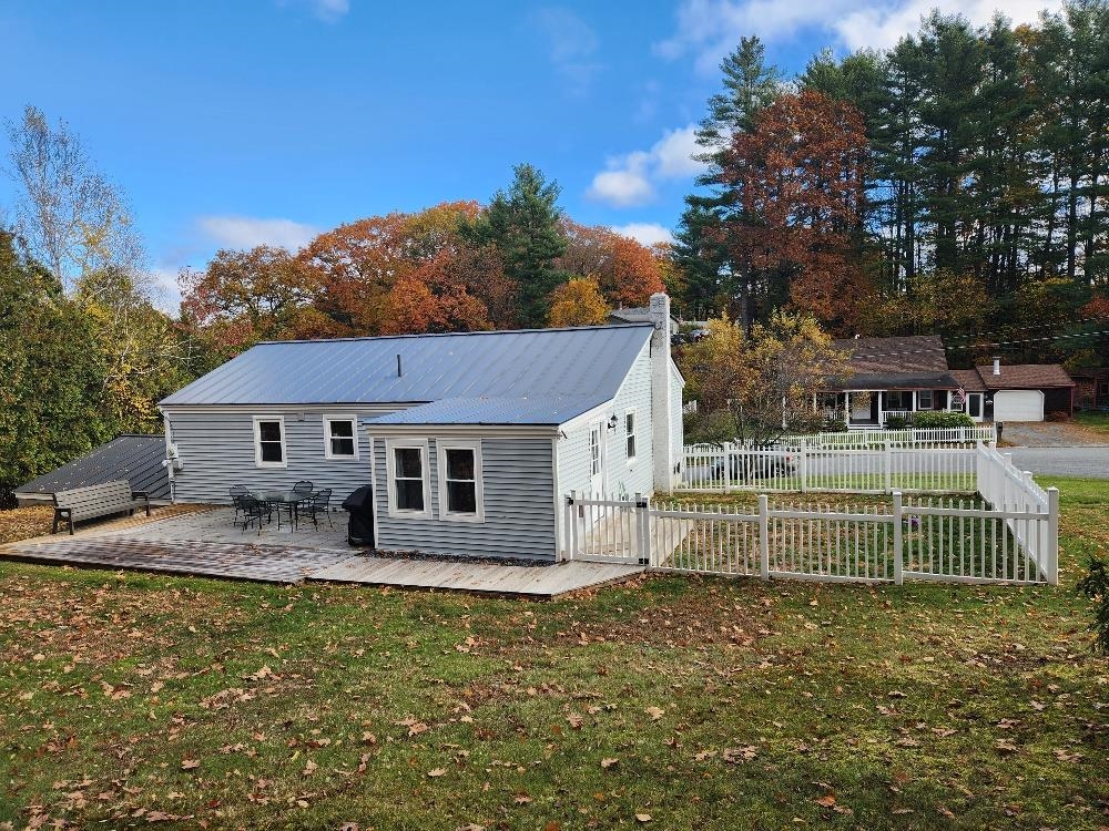 7 Memorial Dr, Claremont, NH 03743