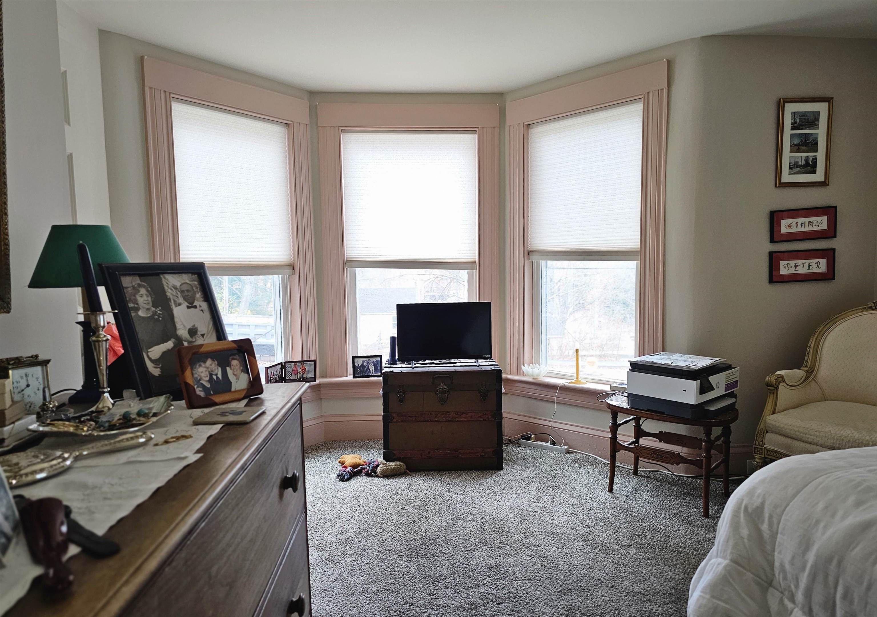 18 Pine St, Peterborough, NH 03458