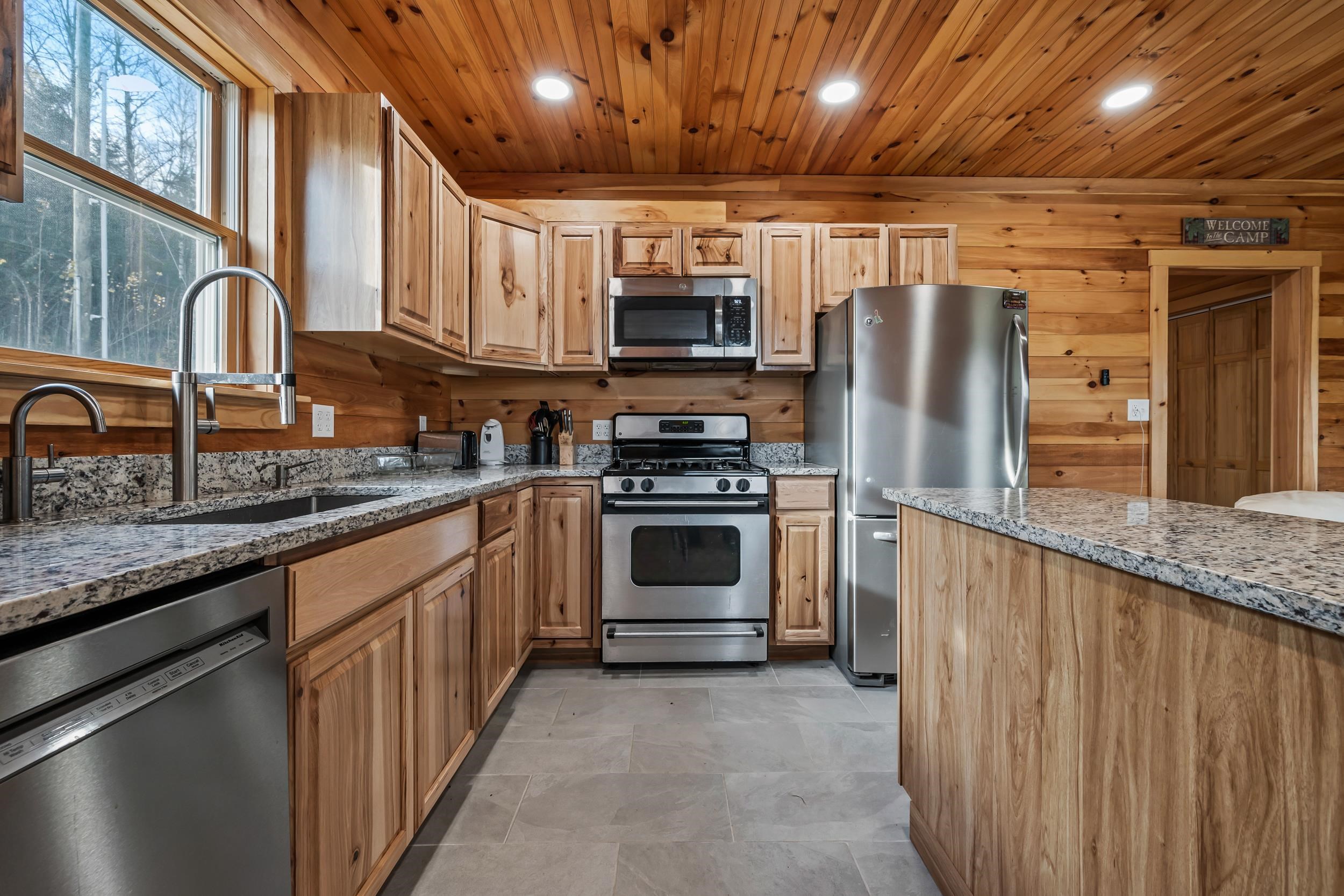 10 Pontook Est, Dummer, NH 03588