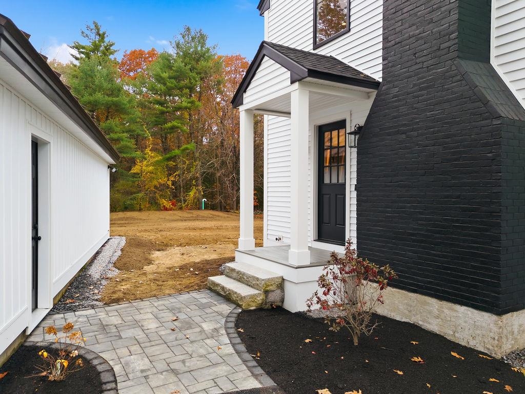 104 Piscassic Rd, Newfields, NH 03856