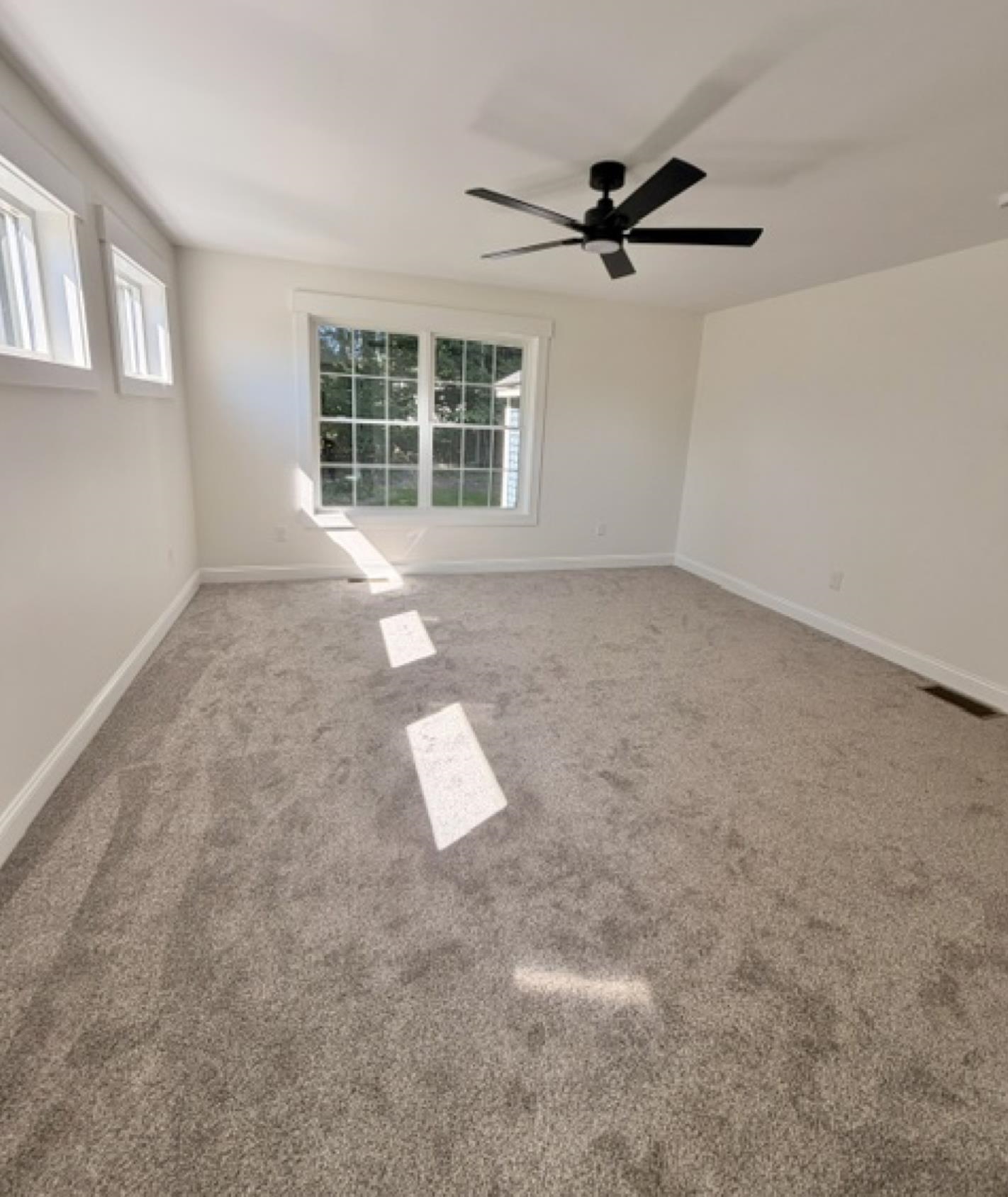 859 Salmon Falls Rd, Rochester, NH 03839