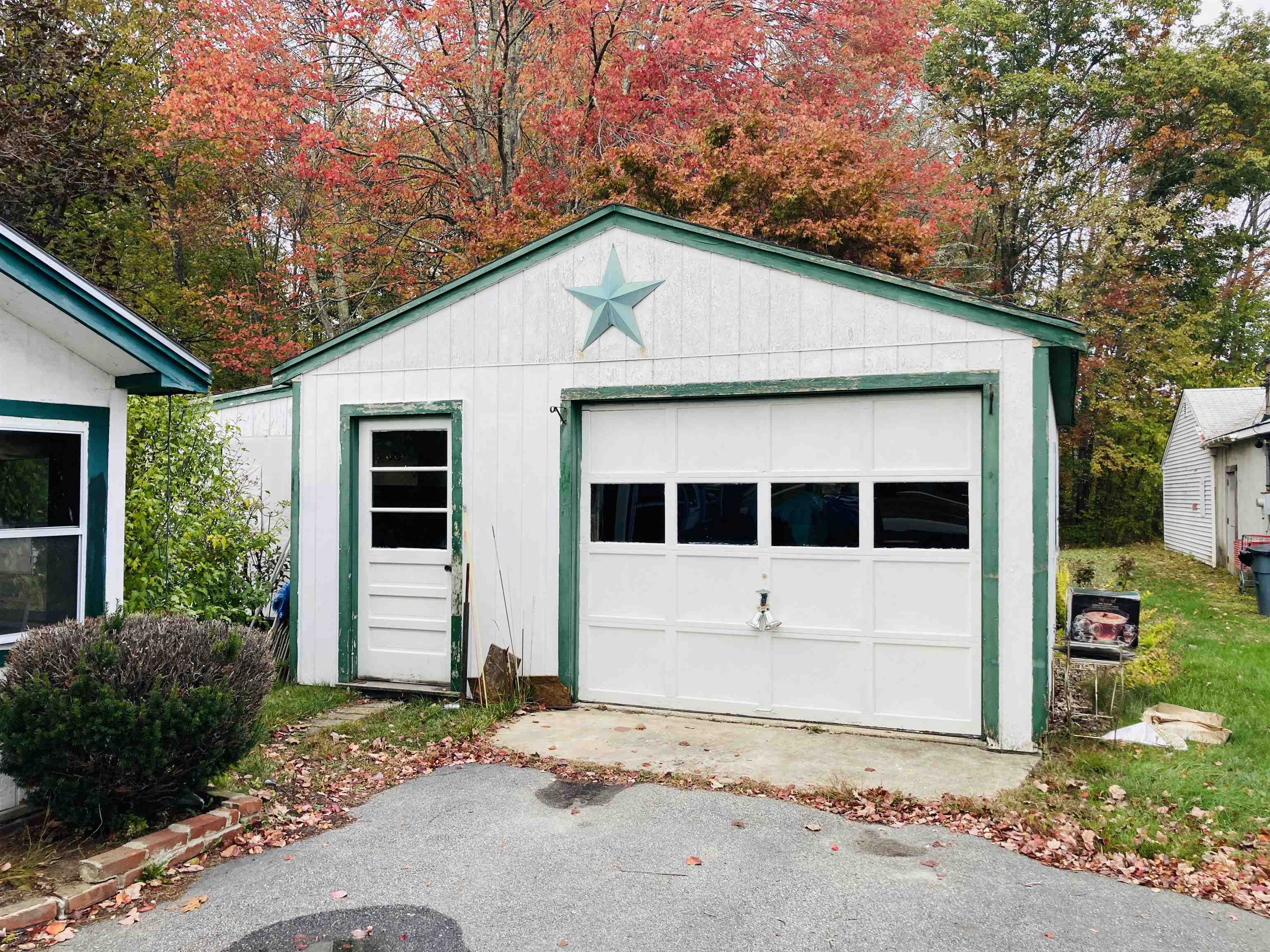 13 Elm St, Epping, NH 03042