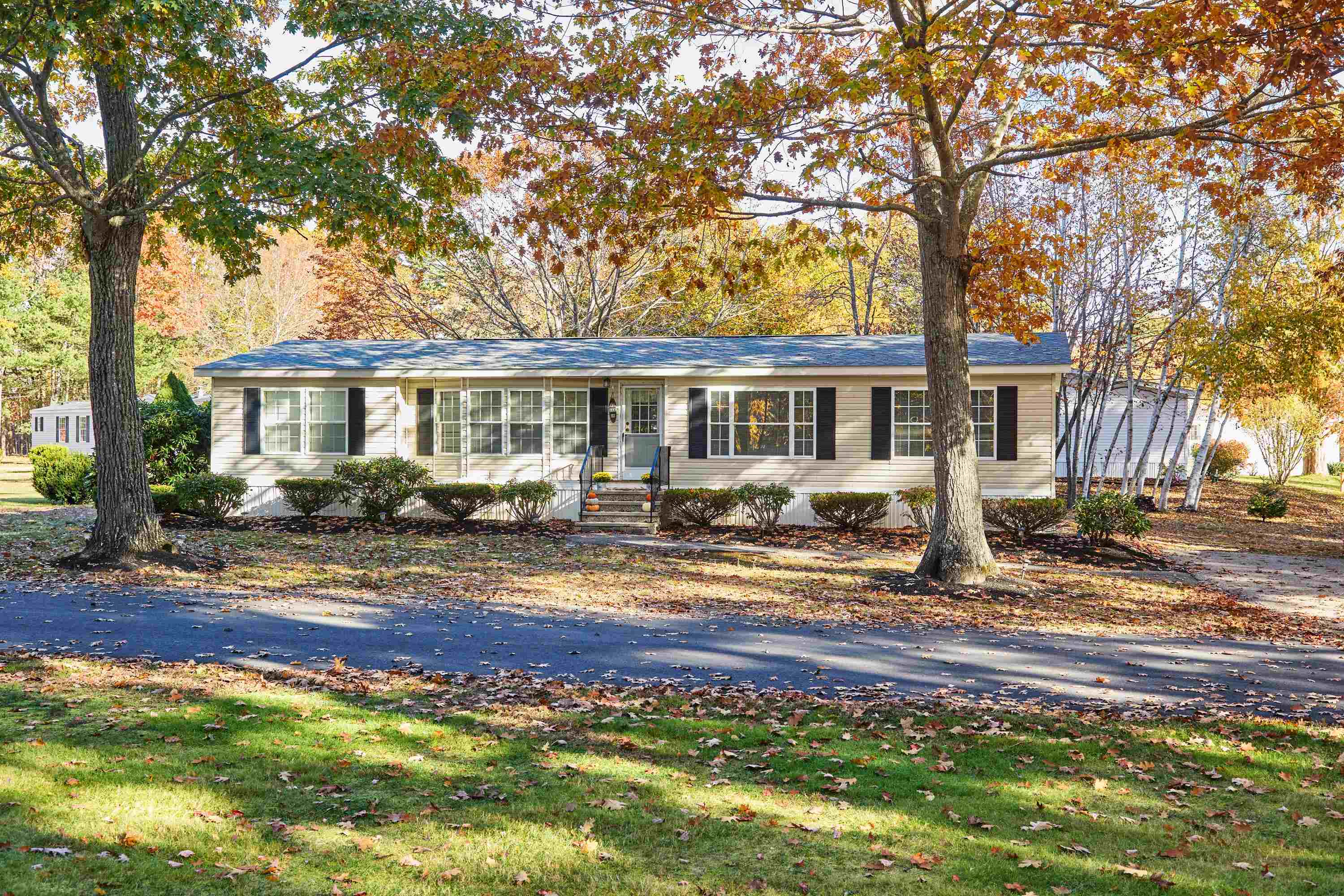 45 Oak Dr, North Hampton, NH 03862