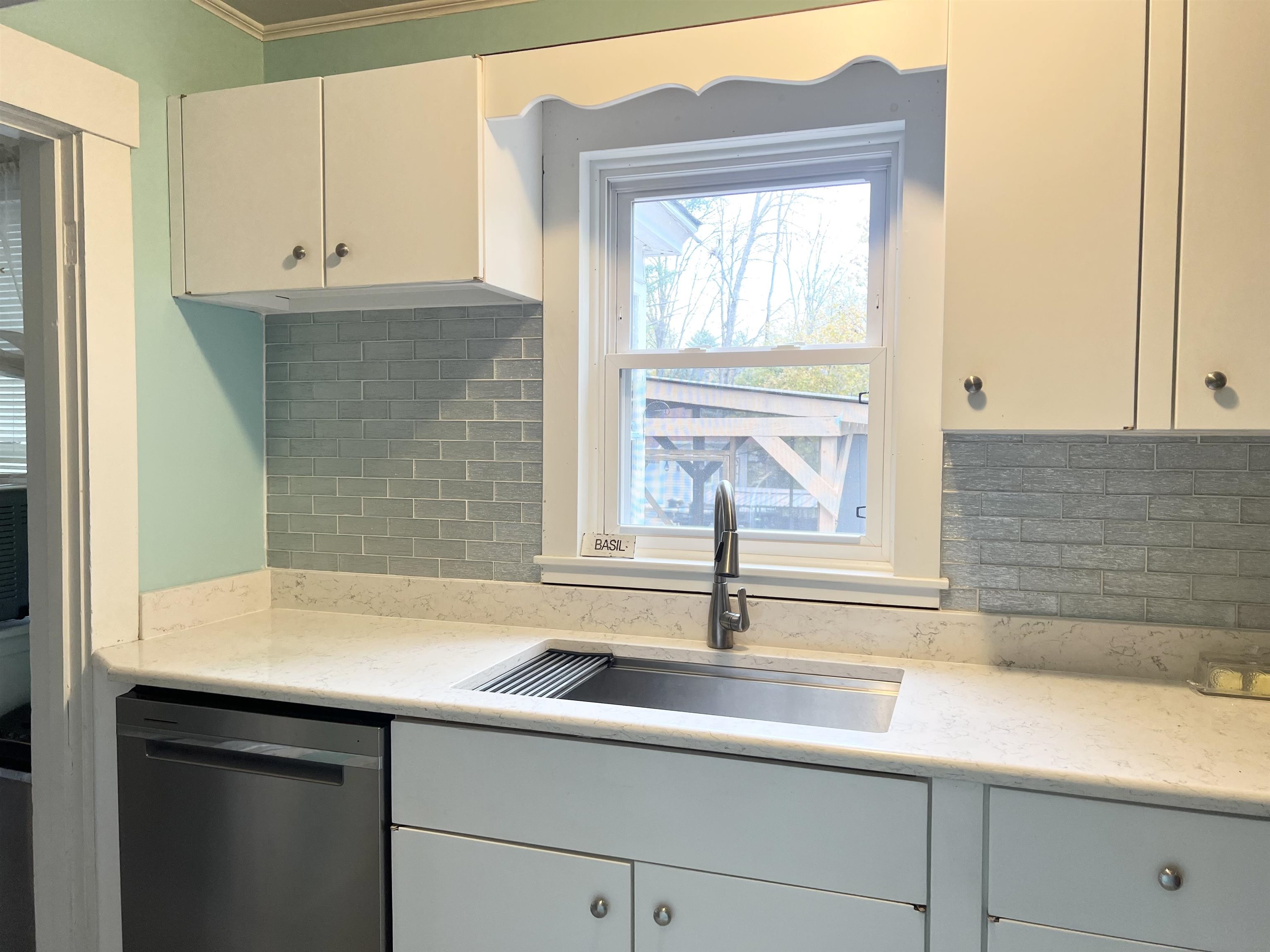 35 Woodland St, Claremont, NH 03743