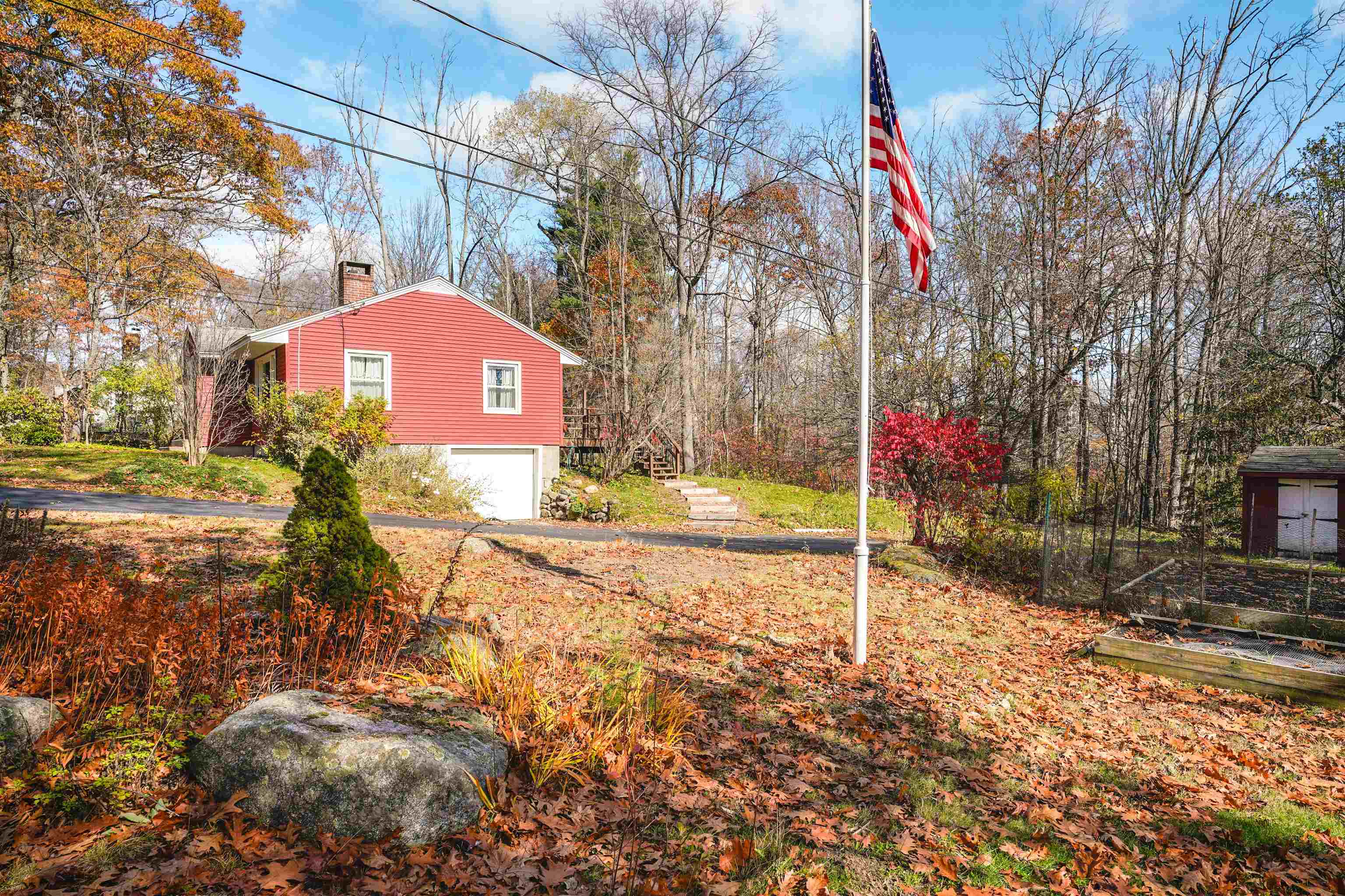 29 N Main St, Antrim, NH 03440