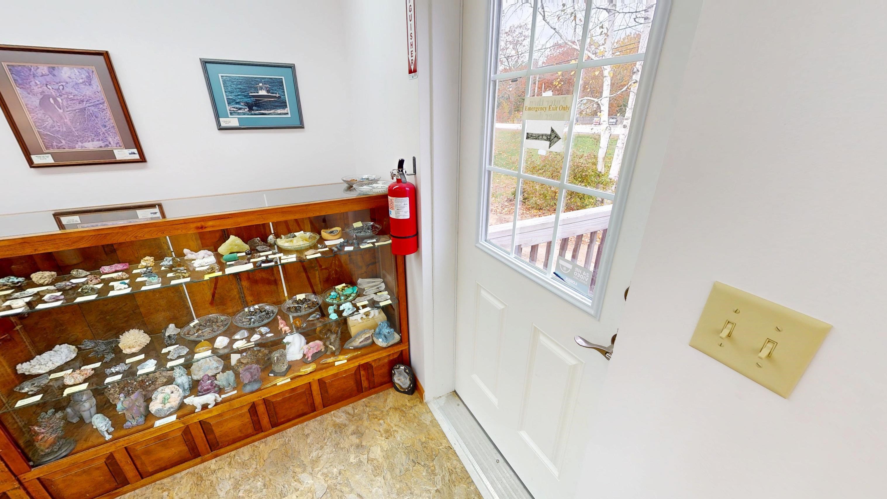 275 Calef Hw, Epping, NH 03042