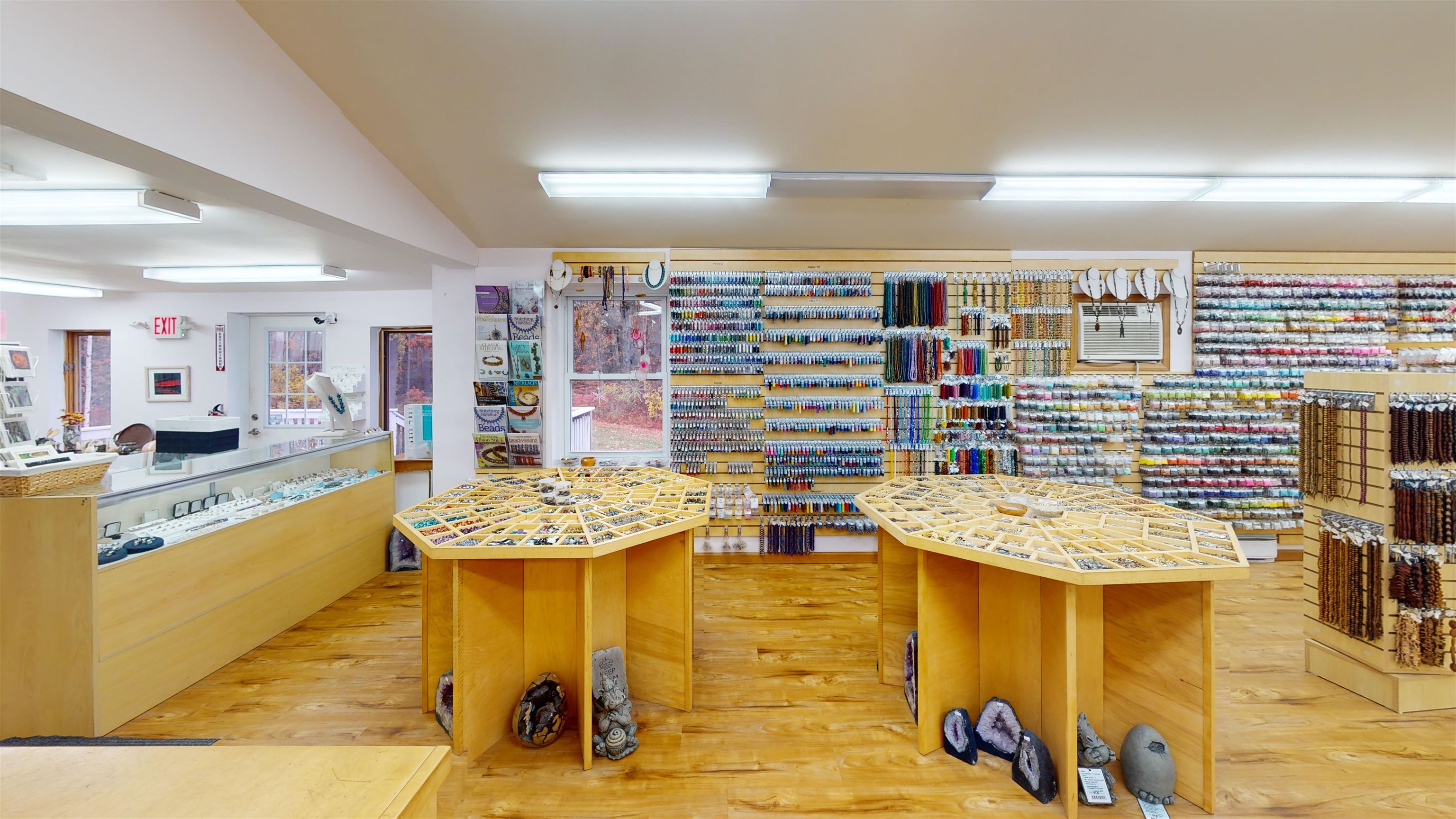 275 Calef Hw, Epping, NH 03042