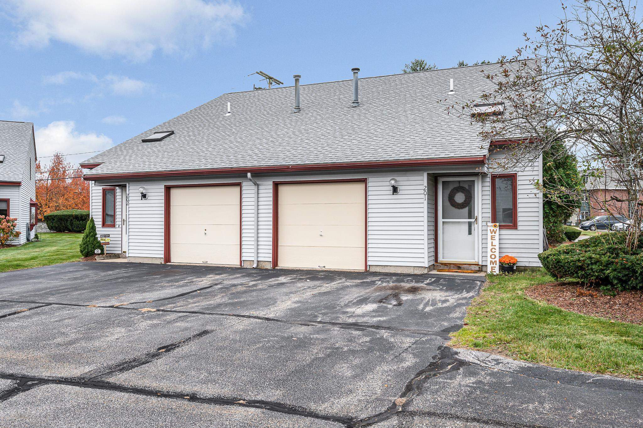 201 Millwright Dr, Nashua, NH 03063