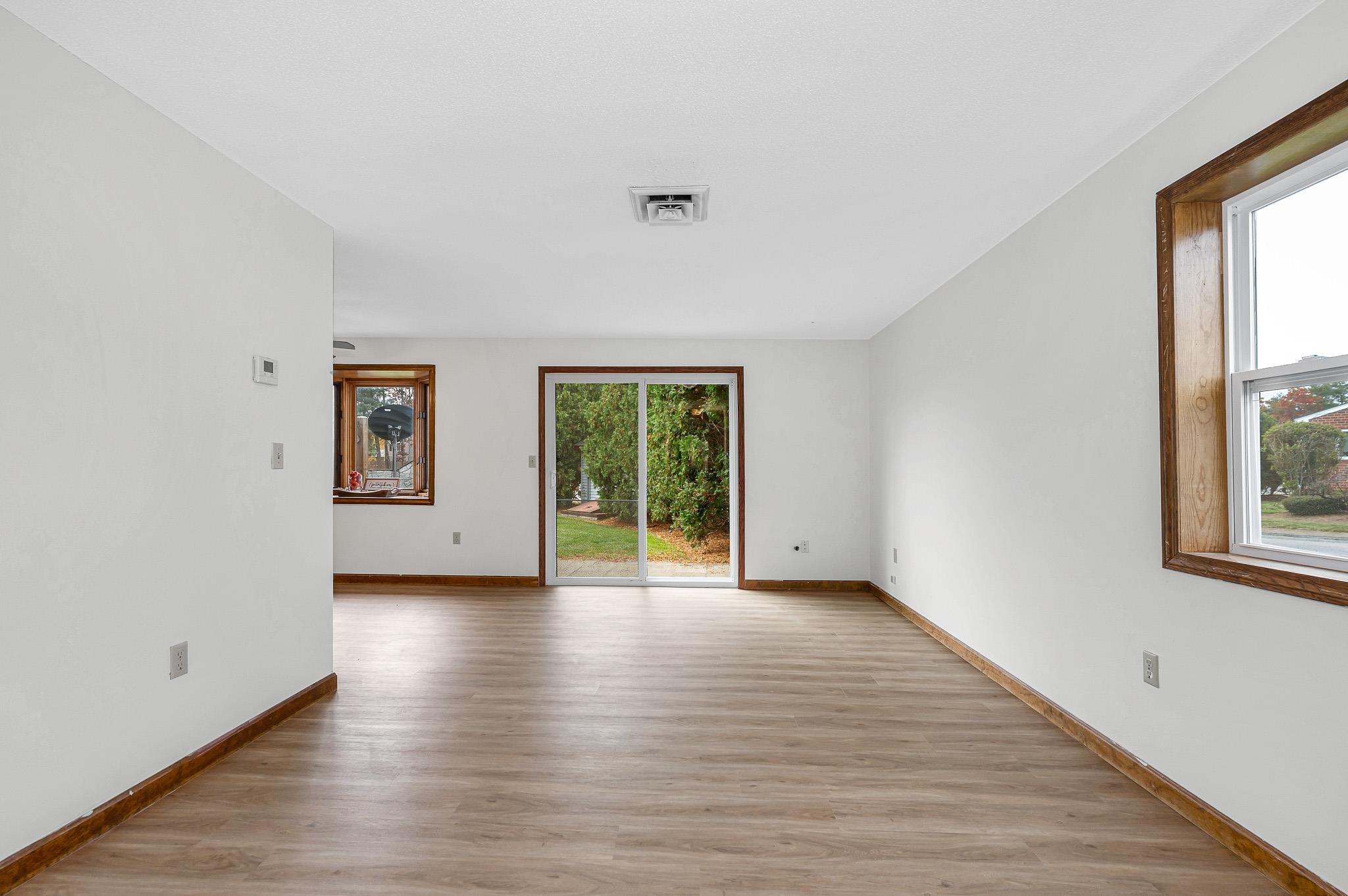 201 Millwright Dr, Nashua, NH 03063