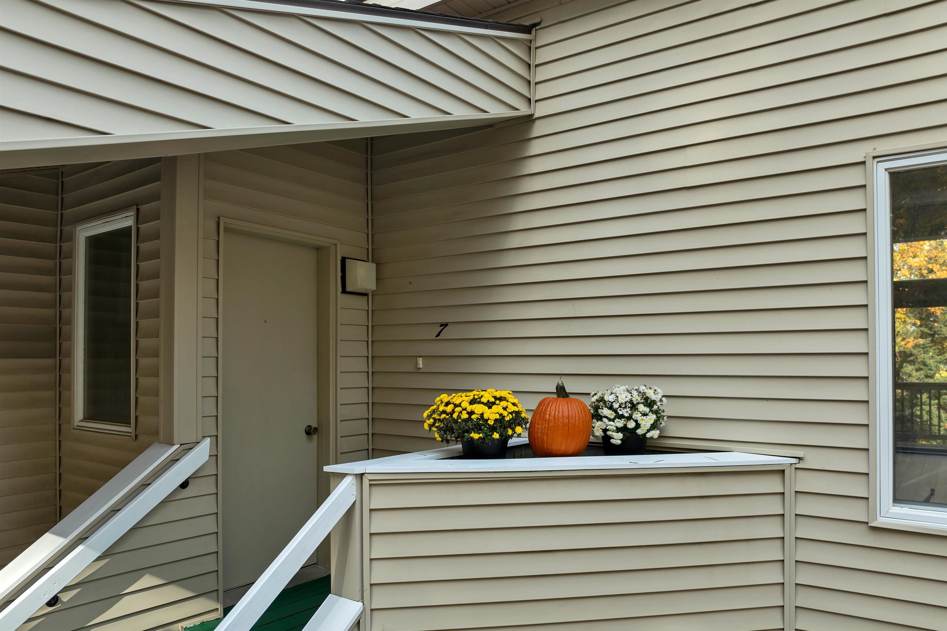 918 N Main St, Laconia, NH 03246