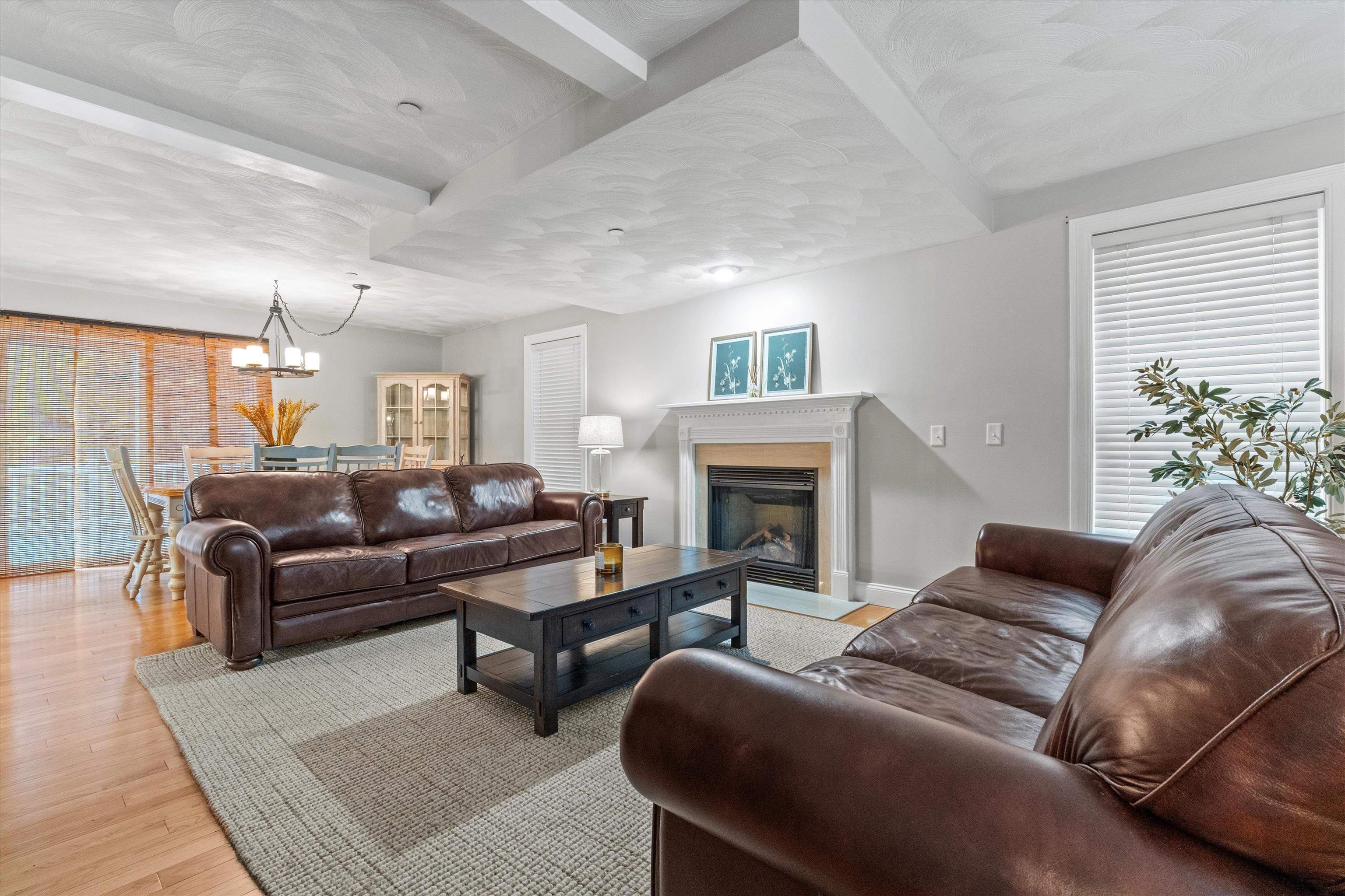 37 Dugout Rd, Hudson, NH 03051