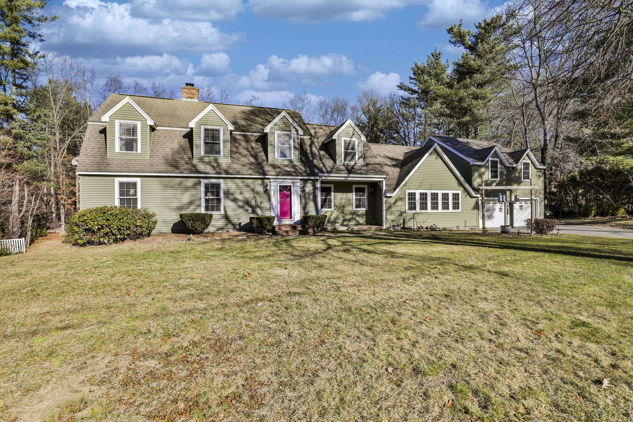 207 Oak Ridge Rd, Plaistow, NH 03865