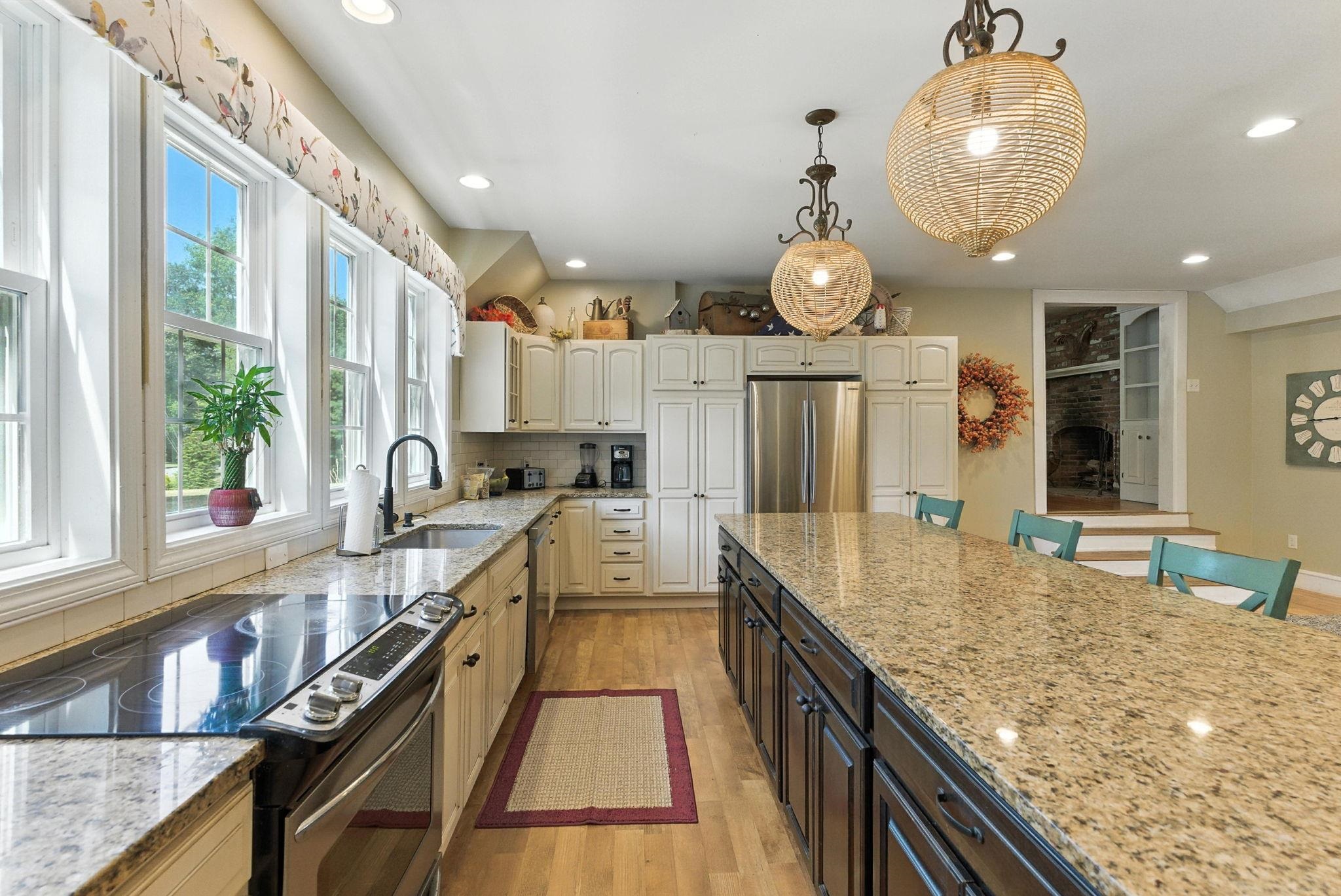 207 Oak Ridge Rd, Plaistow, NH 03865