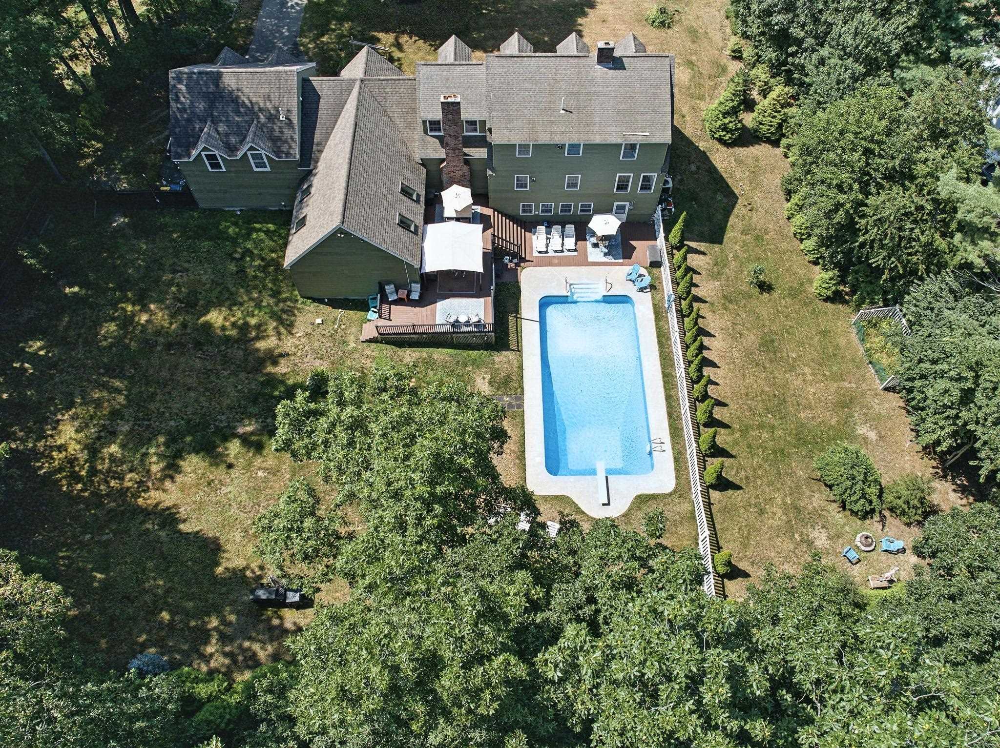 207 Oak Ridge Rd, Plaistow, NH 03865