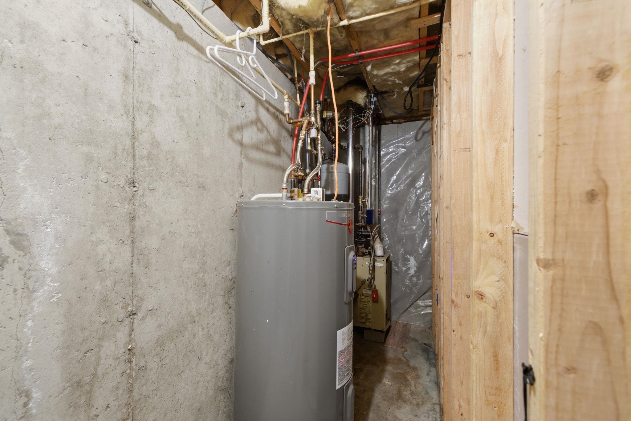 121 Peabody Ave, Manchester, NH 03109