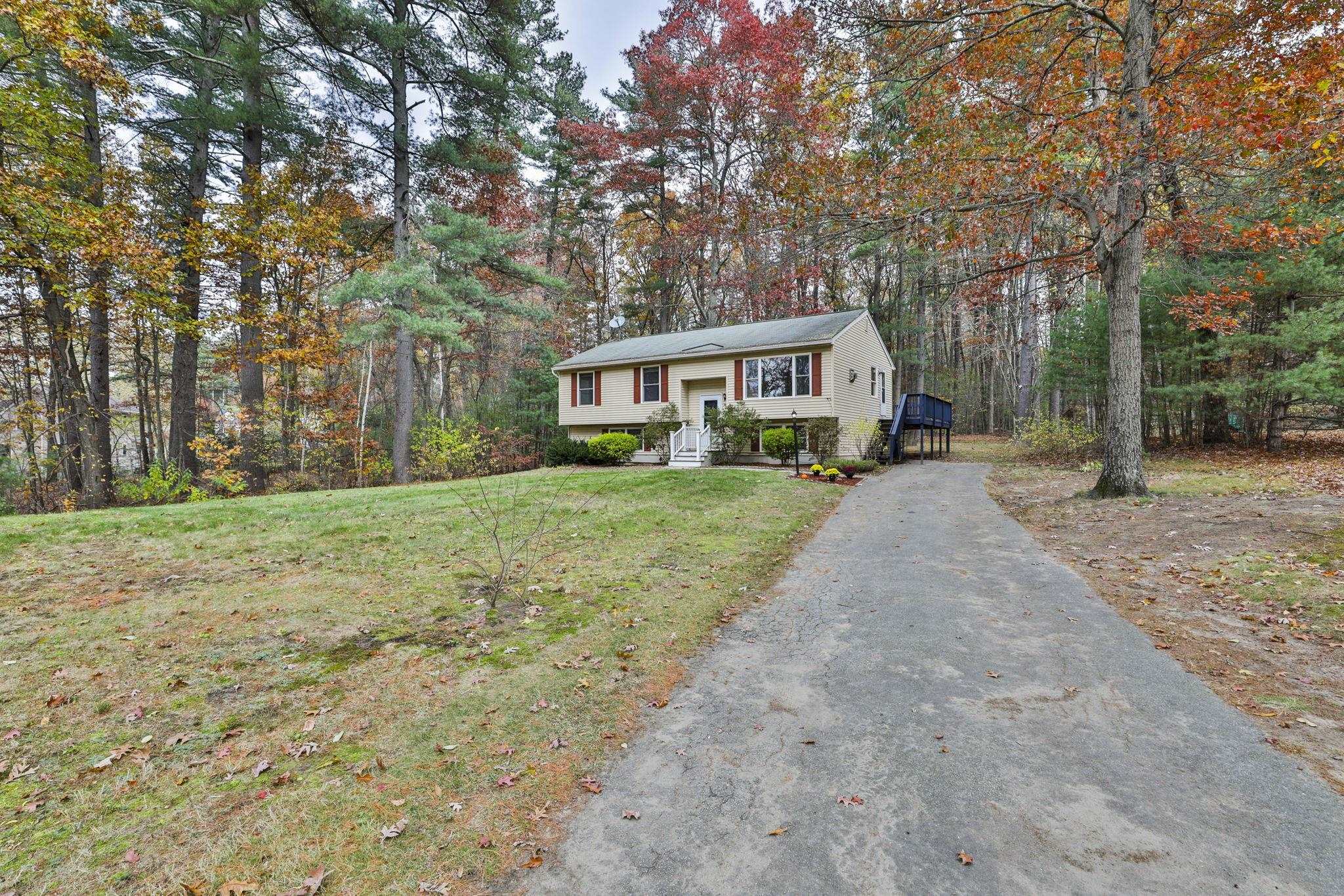 16 Evergreen Dr, Hudson, NH 03051