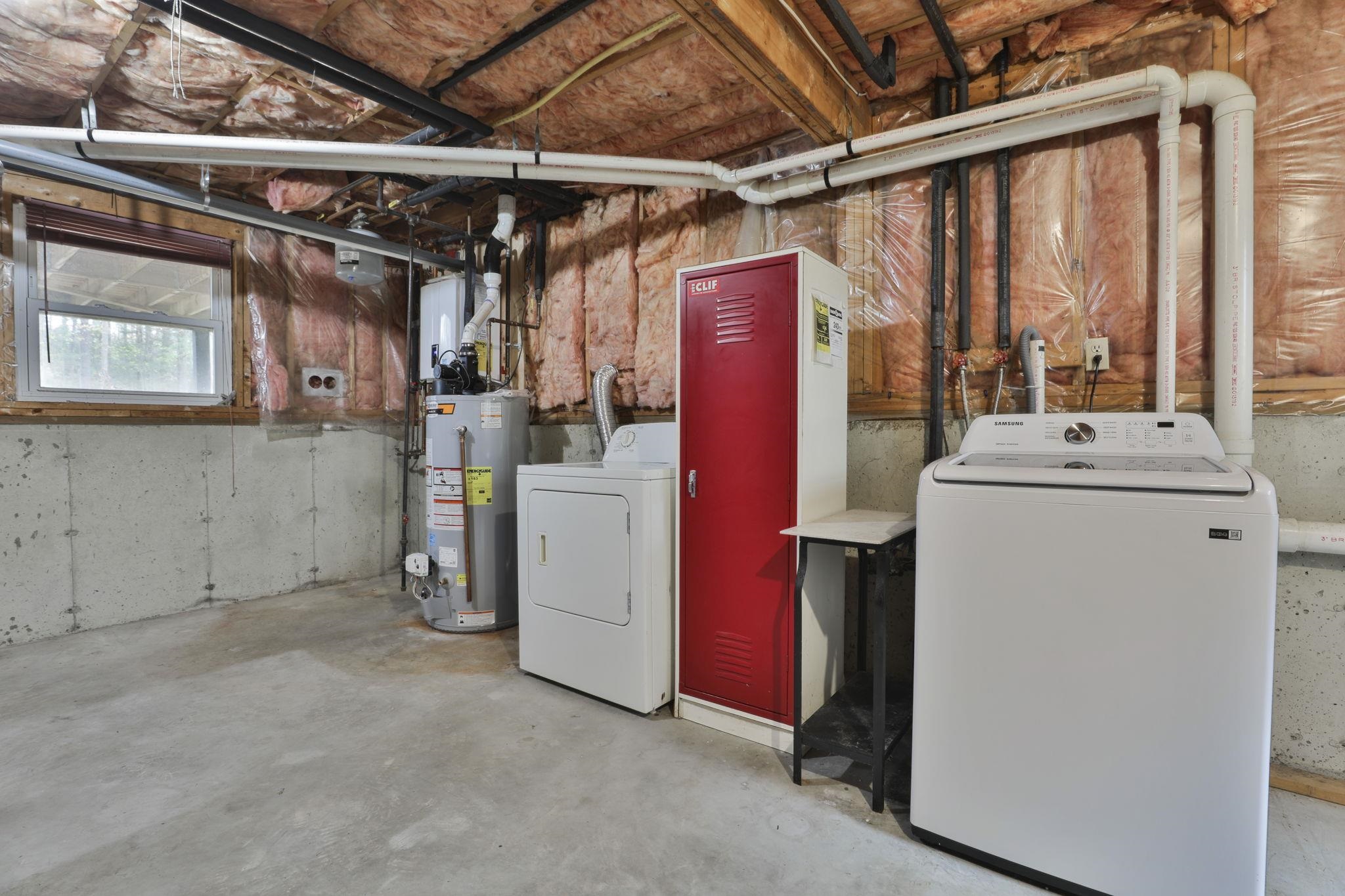 16 Evergreen Dr, Hudson, NH 03051