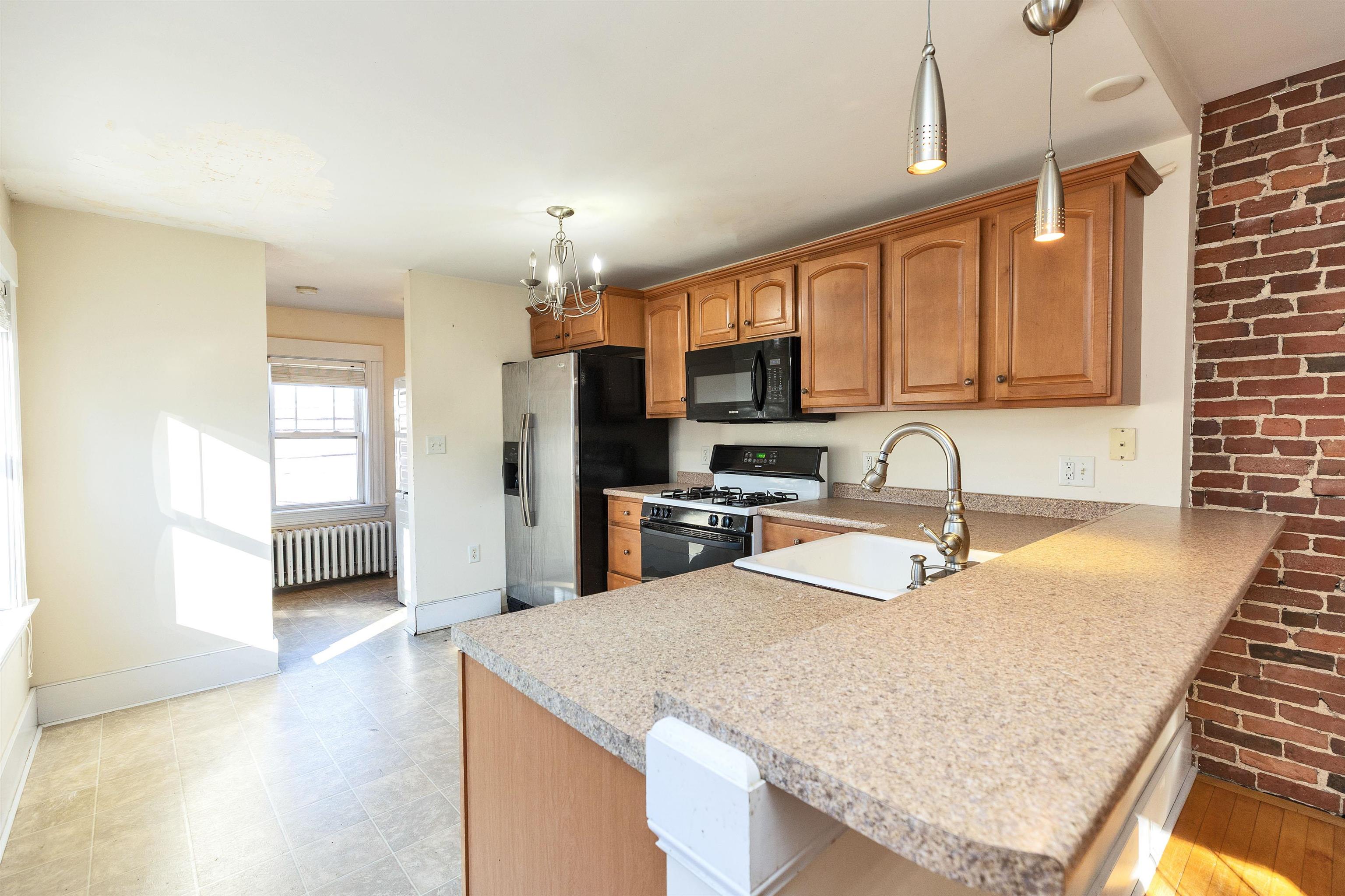 76 W Merrimack St, Manchester, NH 03101