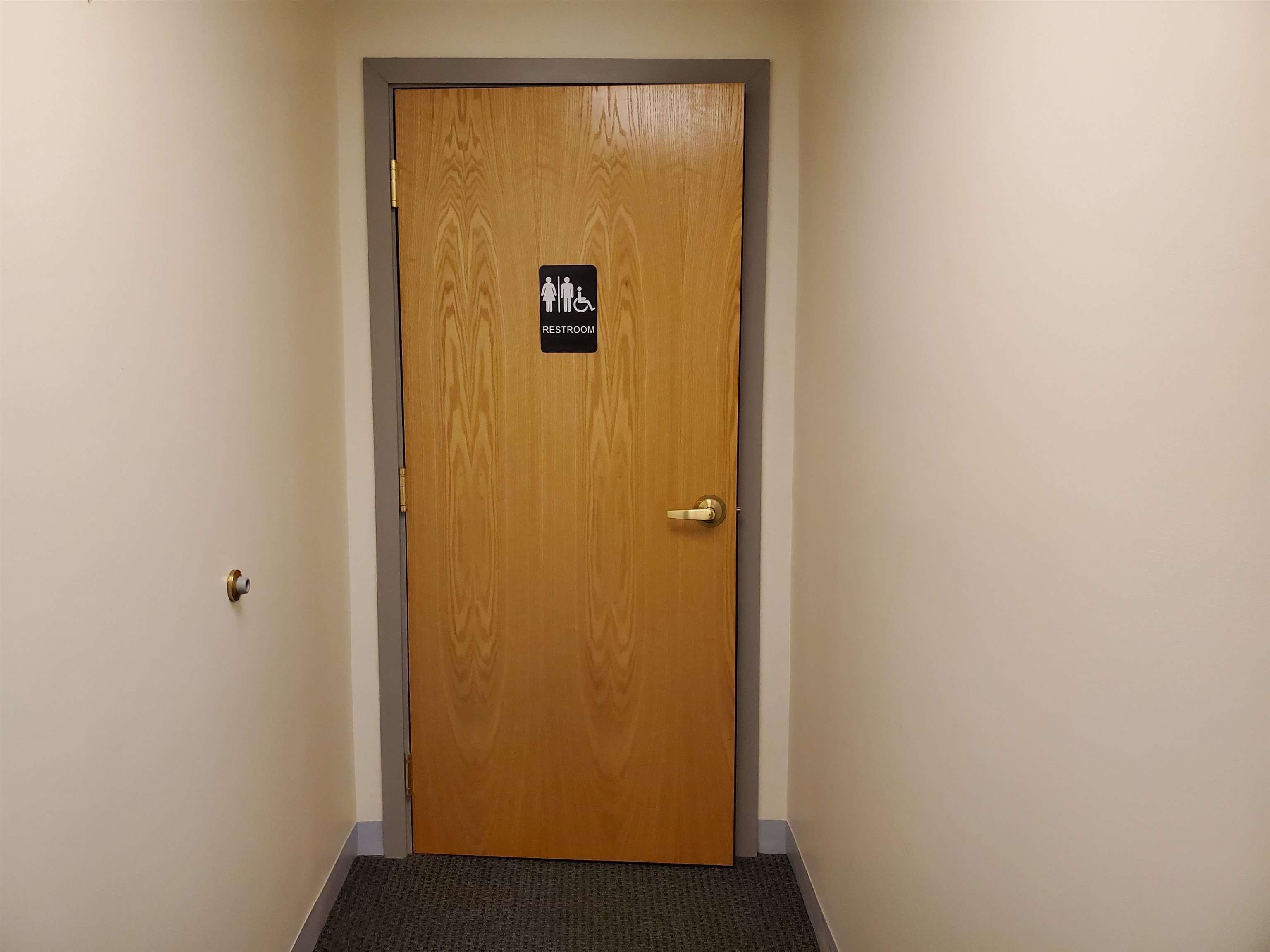 shared bathroom 24394478