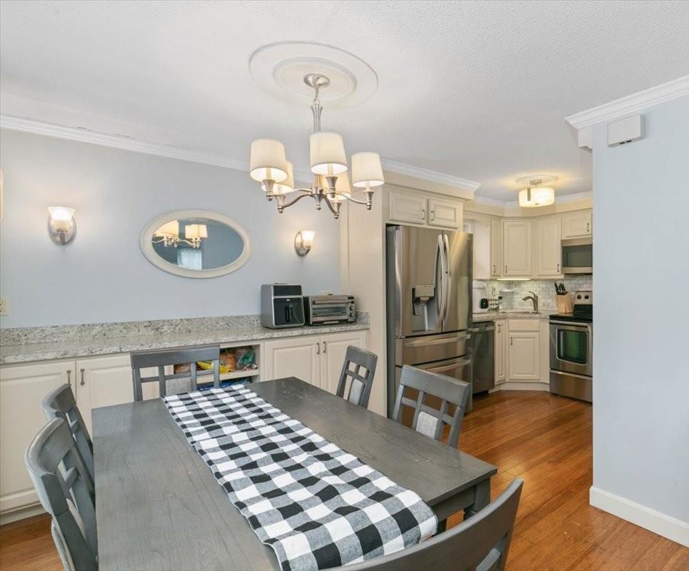 193 Fieldstone Dr, Londonderry, NH 03053