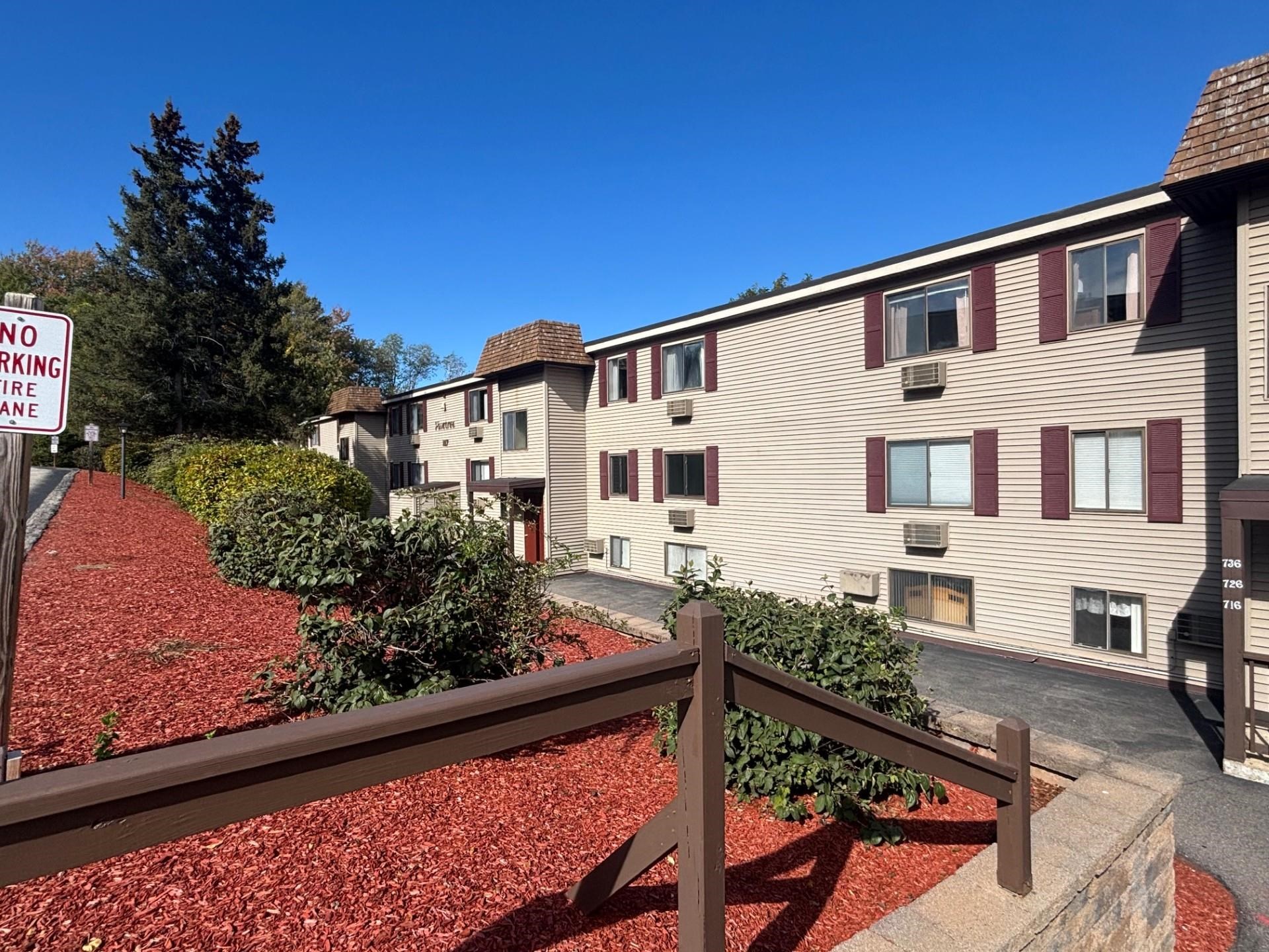 107 treetop Circle — photo 1