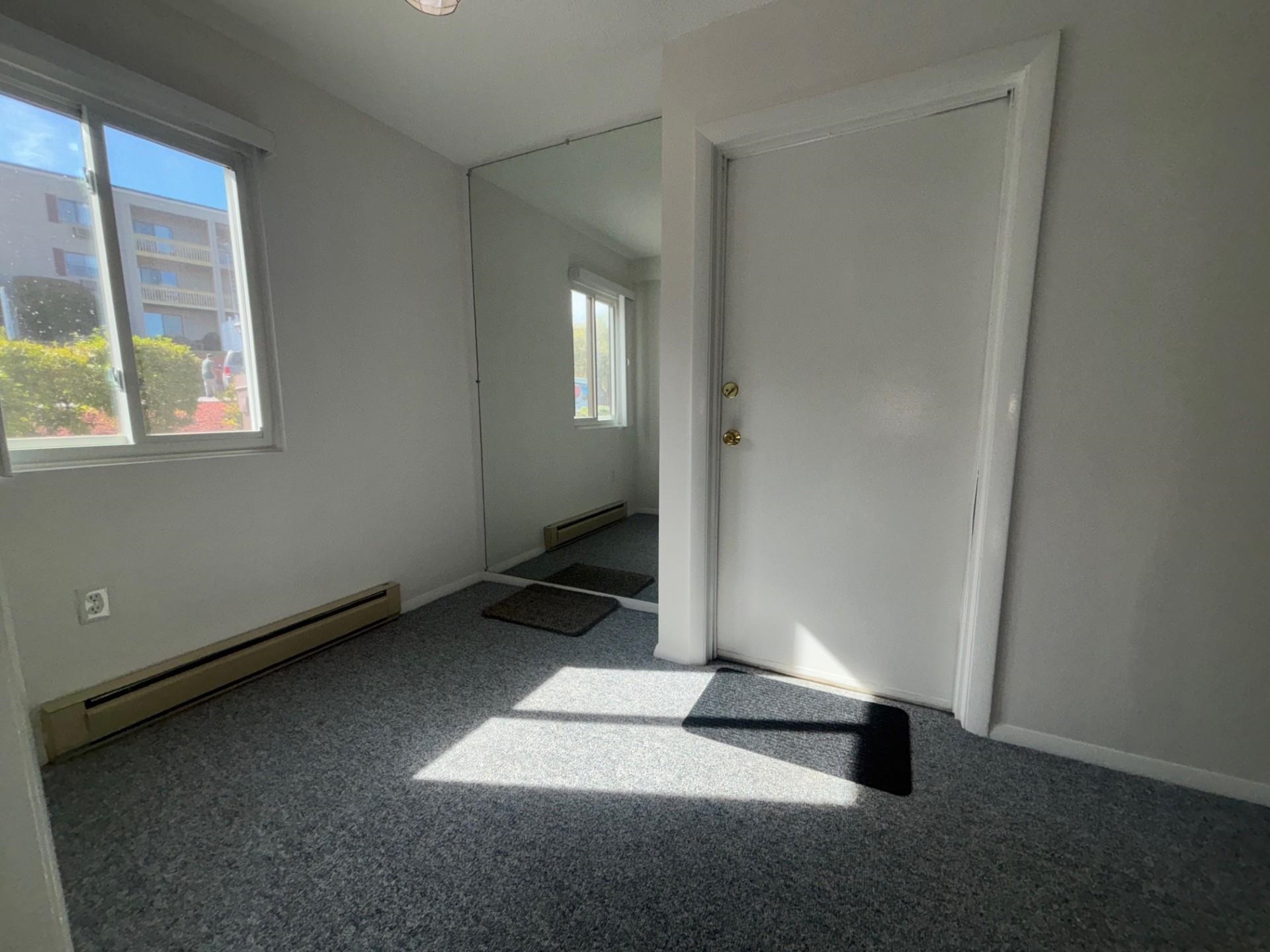 107 treetop Circle — photo 2